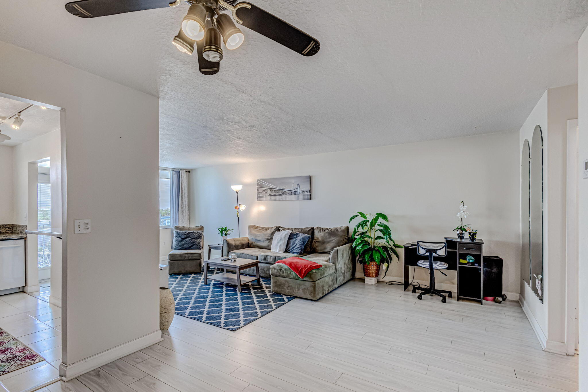PARADISE VILLAS CONDO - Residential Lease