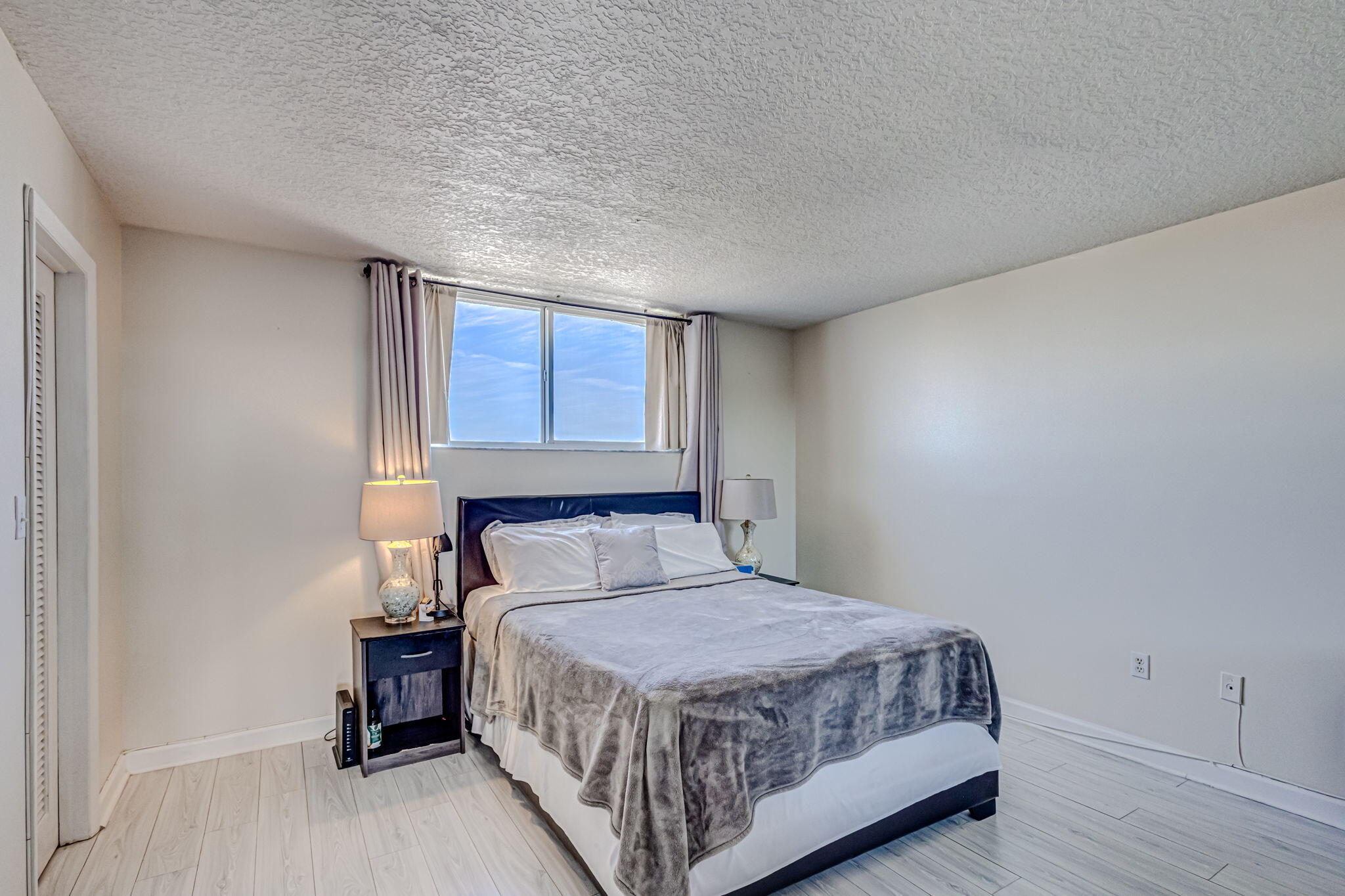 PARADISE VILLAS CONDO - Residential Lease