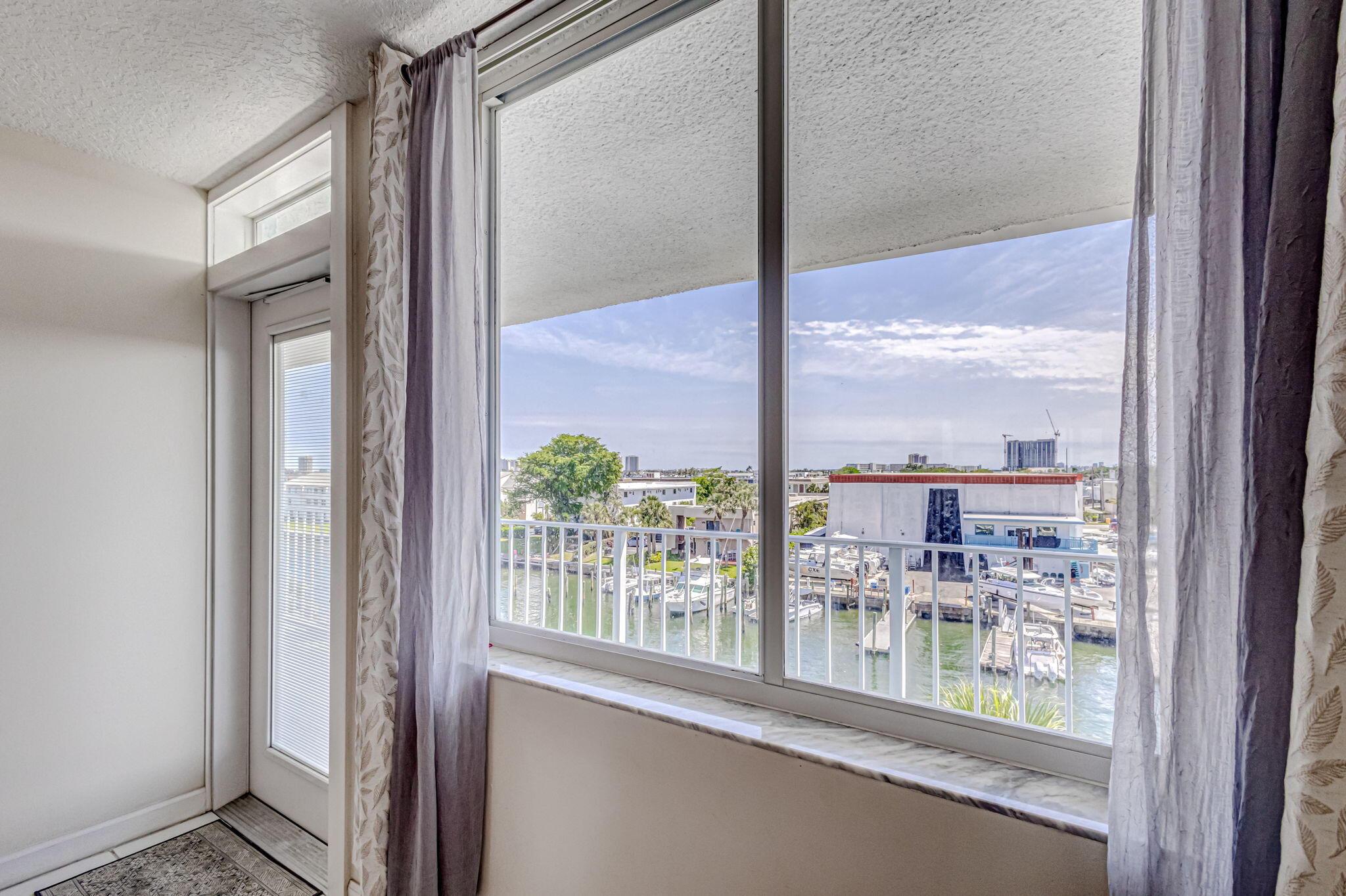 PARADISE VILLAS CONDO - Residential Lease