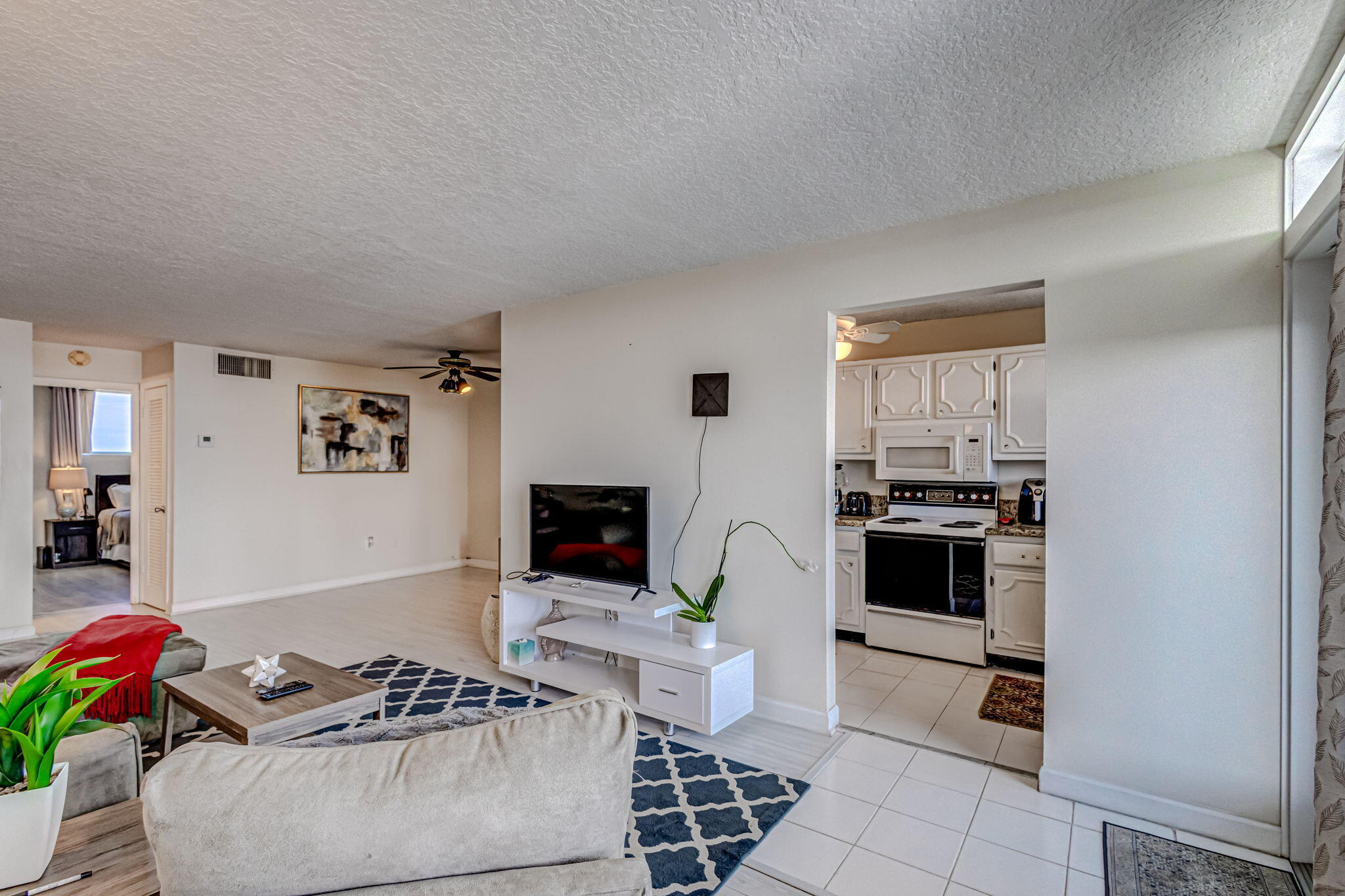 PARADISE VILLAS CONDO - Residential Lease