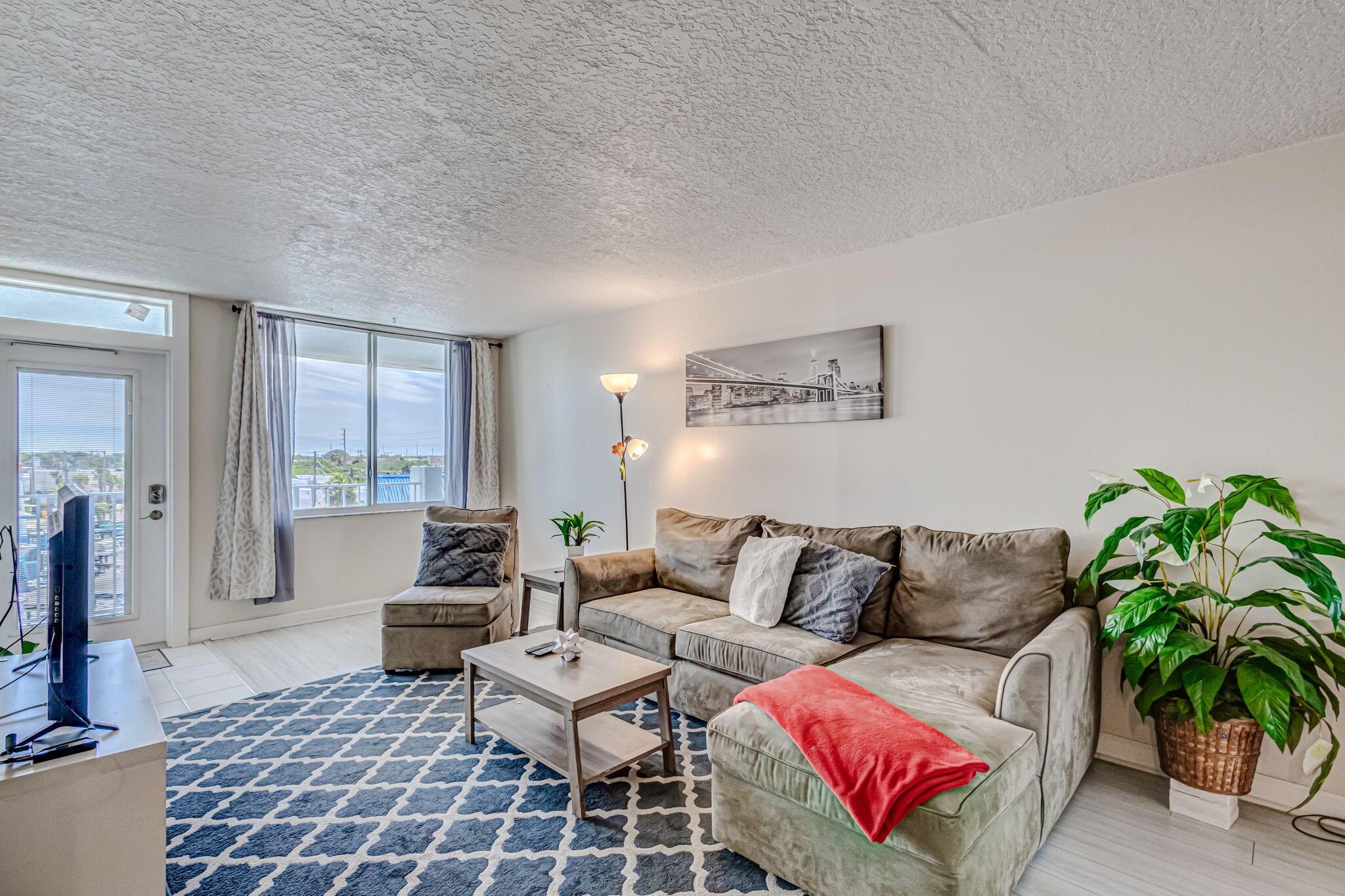 PARADISE VILLAS CONDO - Residential Lease