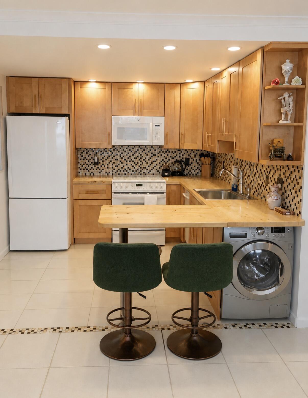 MILLICENT CONDO LTS 4,5 AND 6 BLK 3 TWN OF BOY - Residential