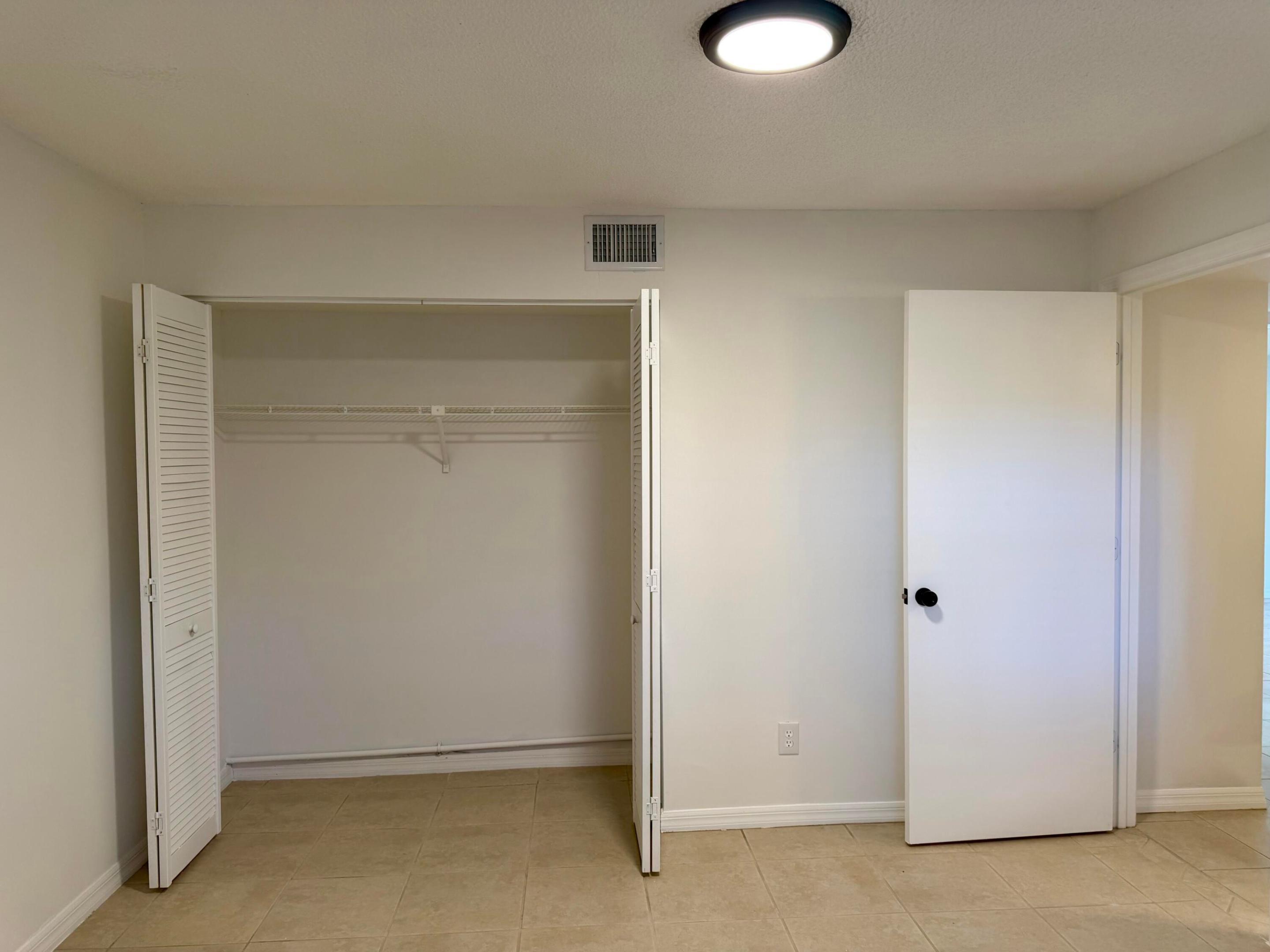 OAK PARK TERRACE UNITS 1-16 - Residential