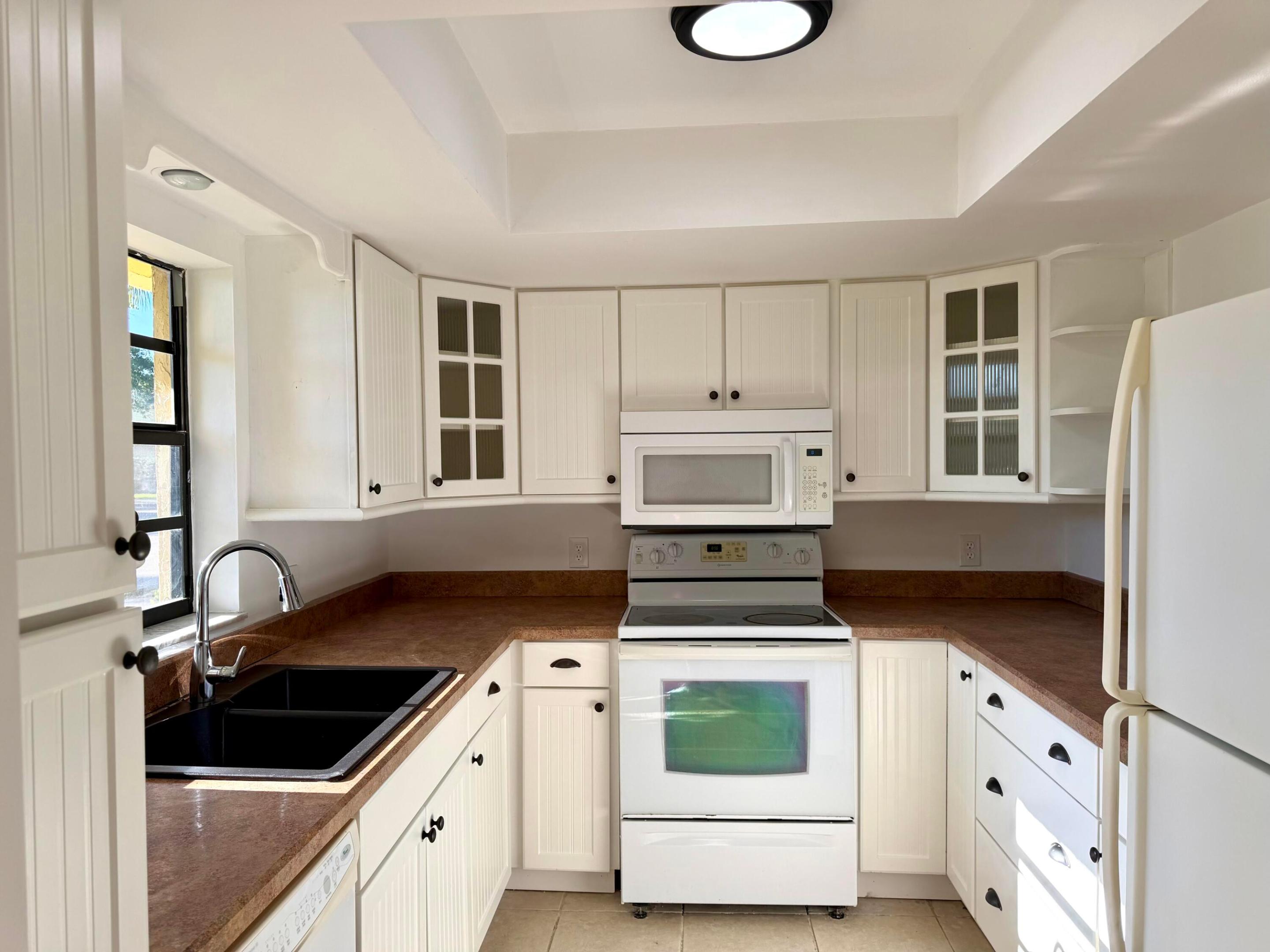 OAK PARK TERRACE UNITS 1-16 - Residential