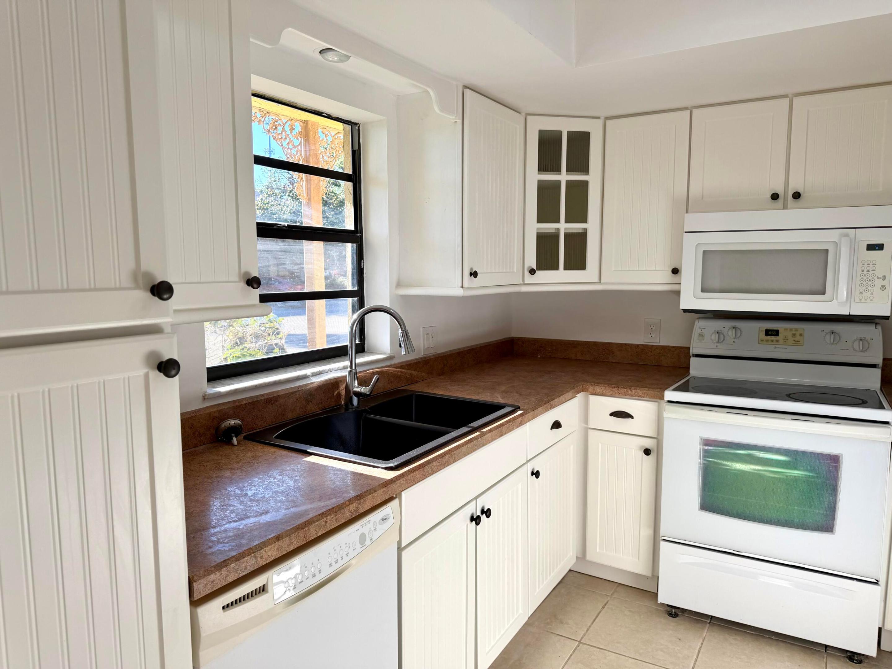 OAK PARK TERRACE UNITS 1-16 - Residential