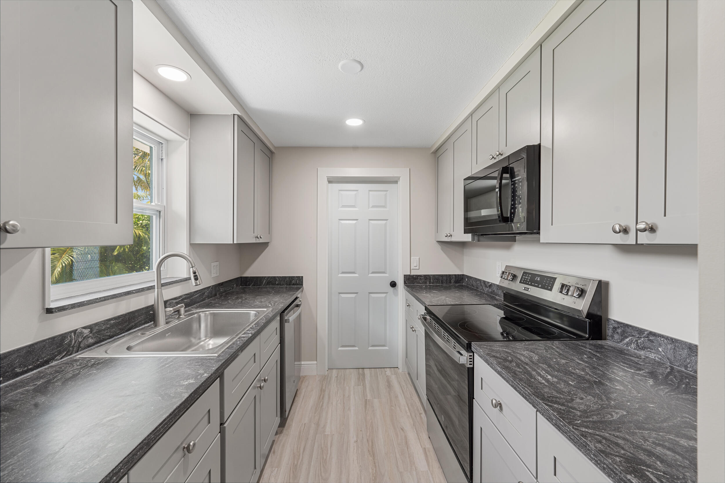 BRENTWOOD - Residential Lease