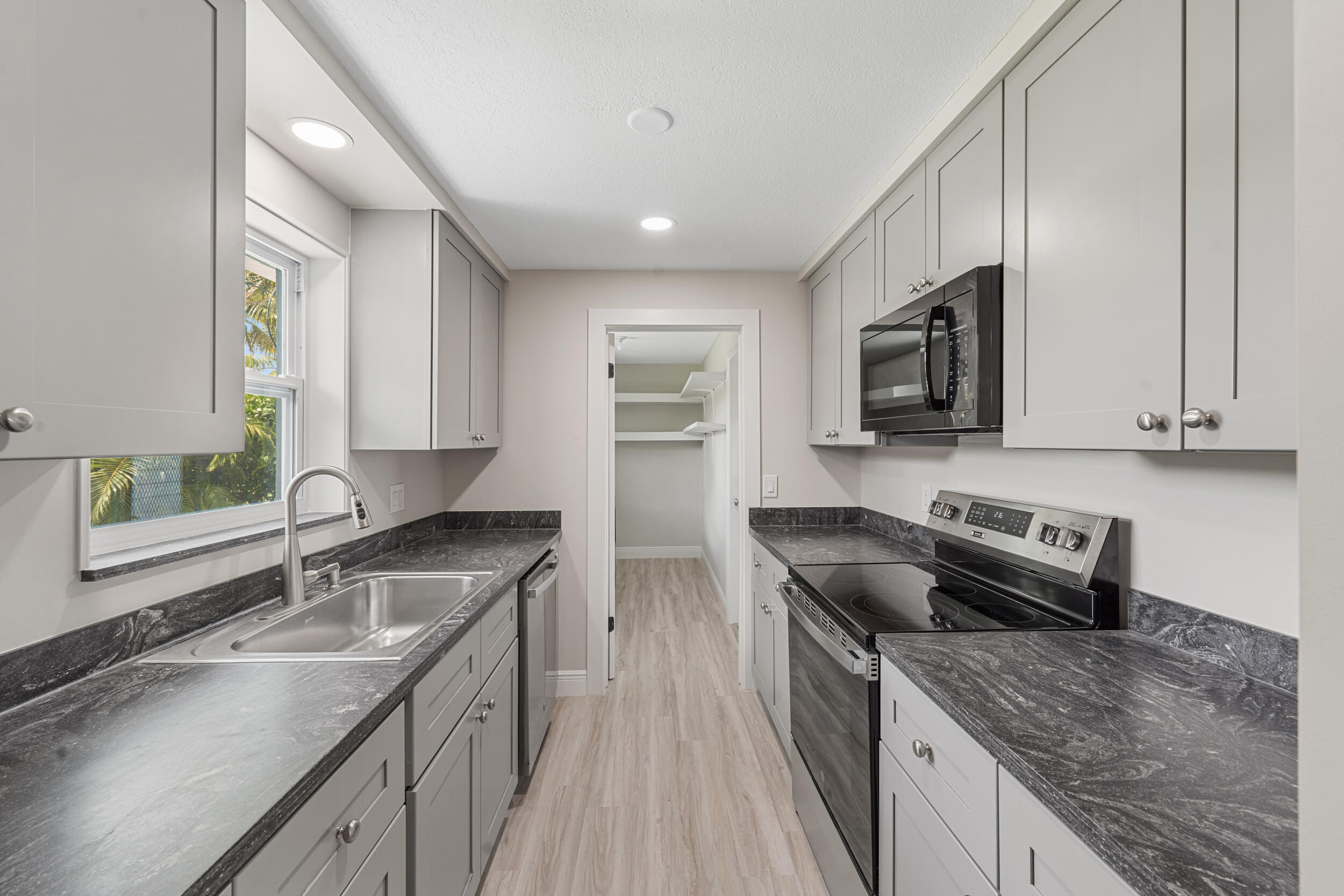BRENTWOOD - Residential Lease