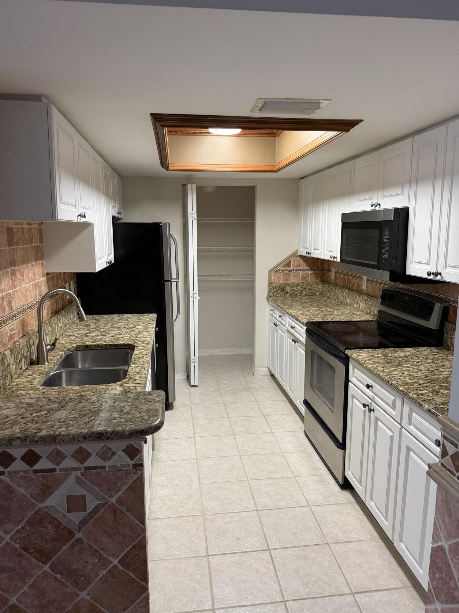 GRAND VIEW AT CRESTWOOD CONDO - Residential Lease