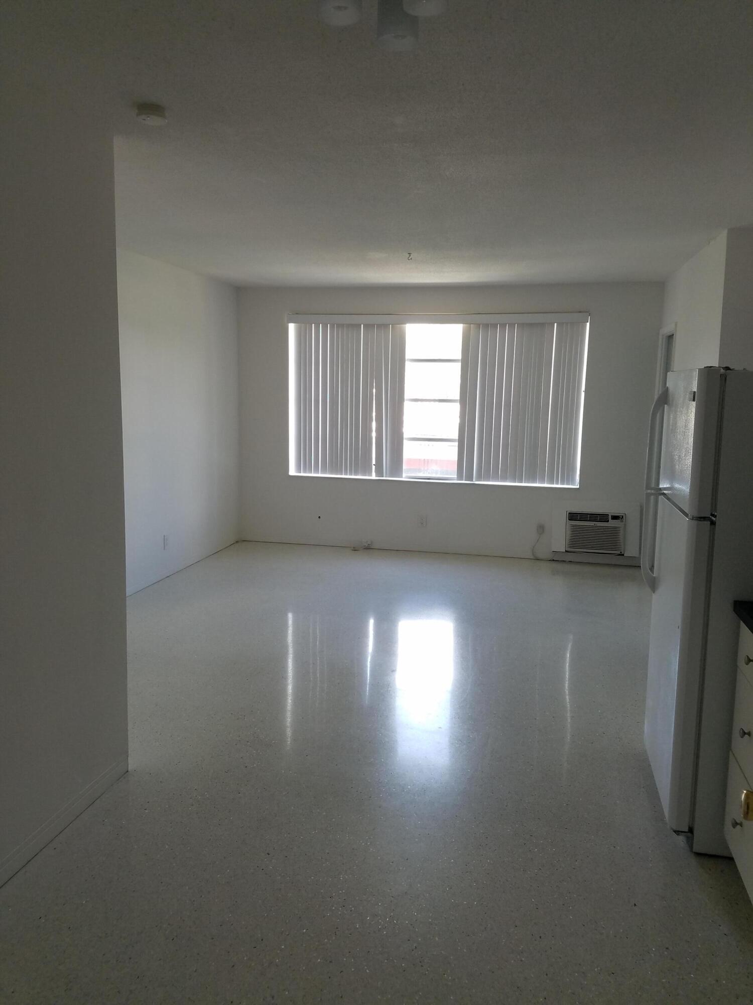 CORAL SHOPPING CENTER - Residential Lease