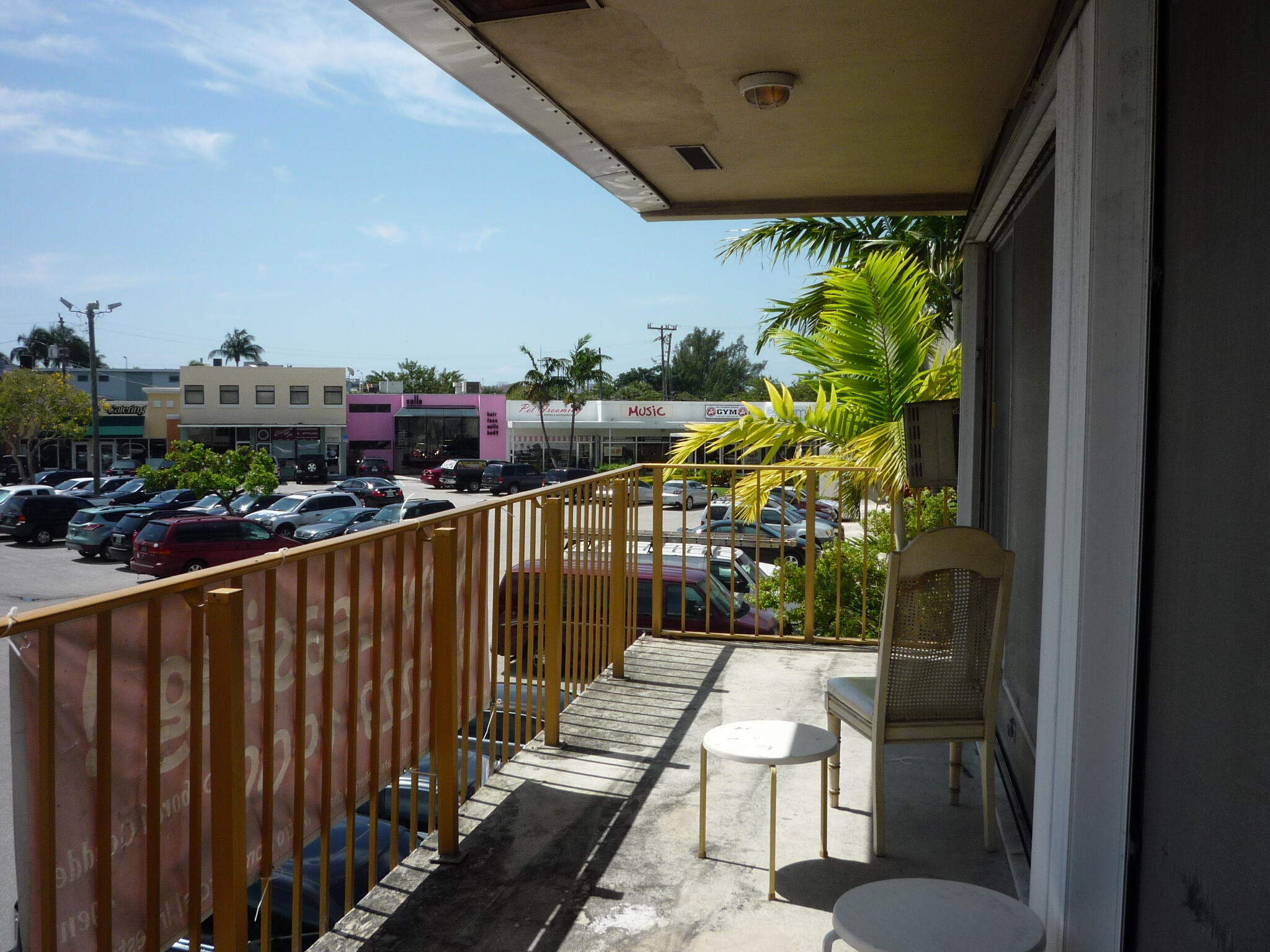 CORAL SHOPPING CENTER - Residential Lease
