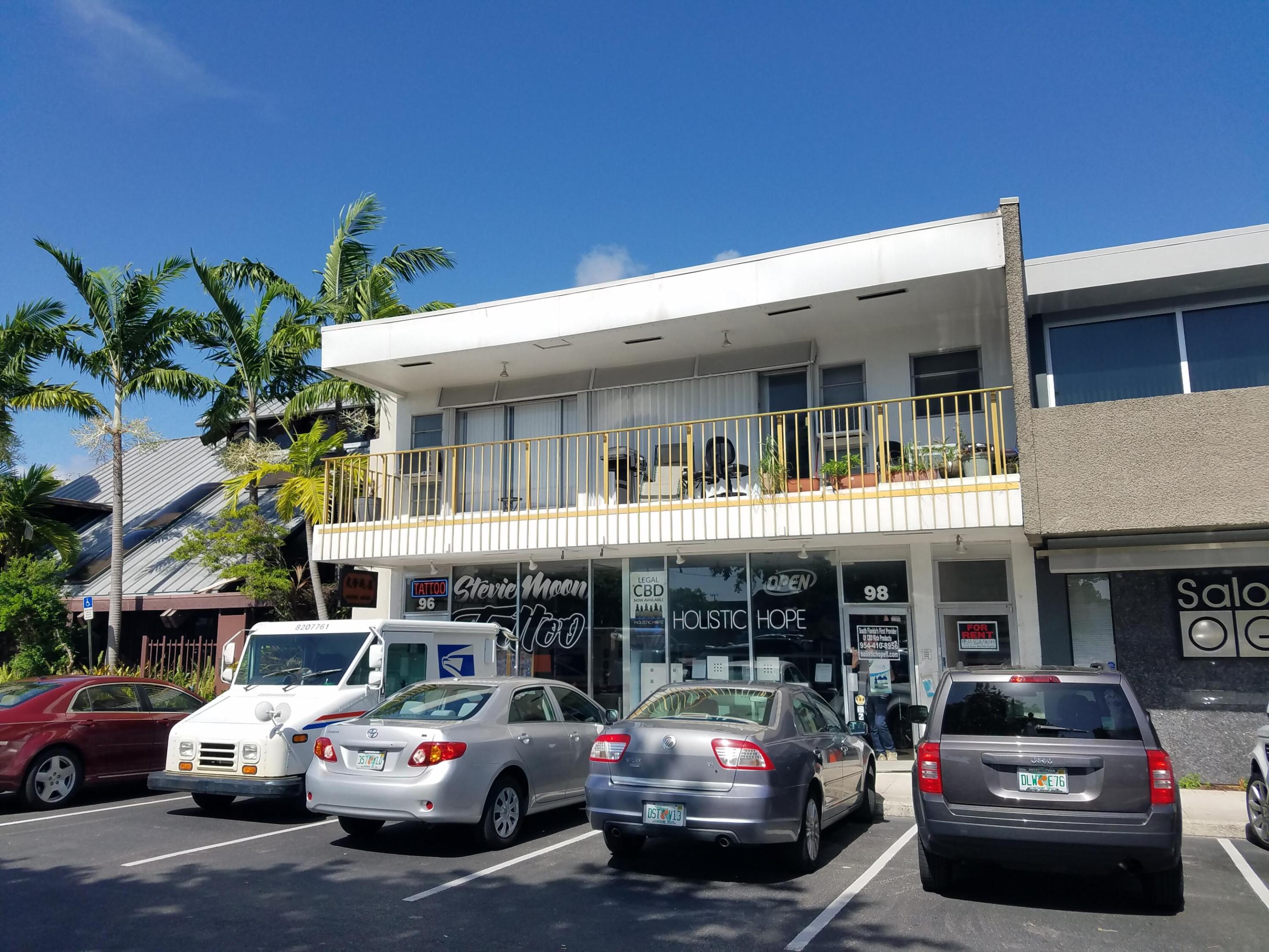 CORAL SHOPPING CENTER - Residential Lease