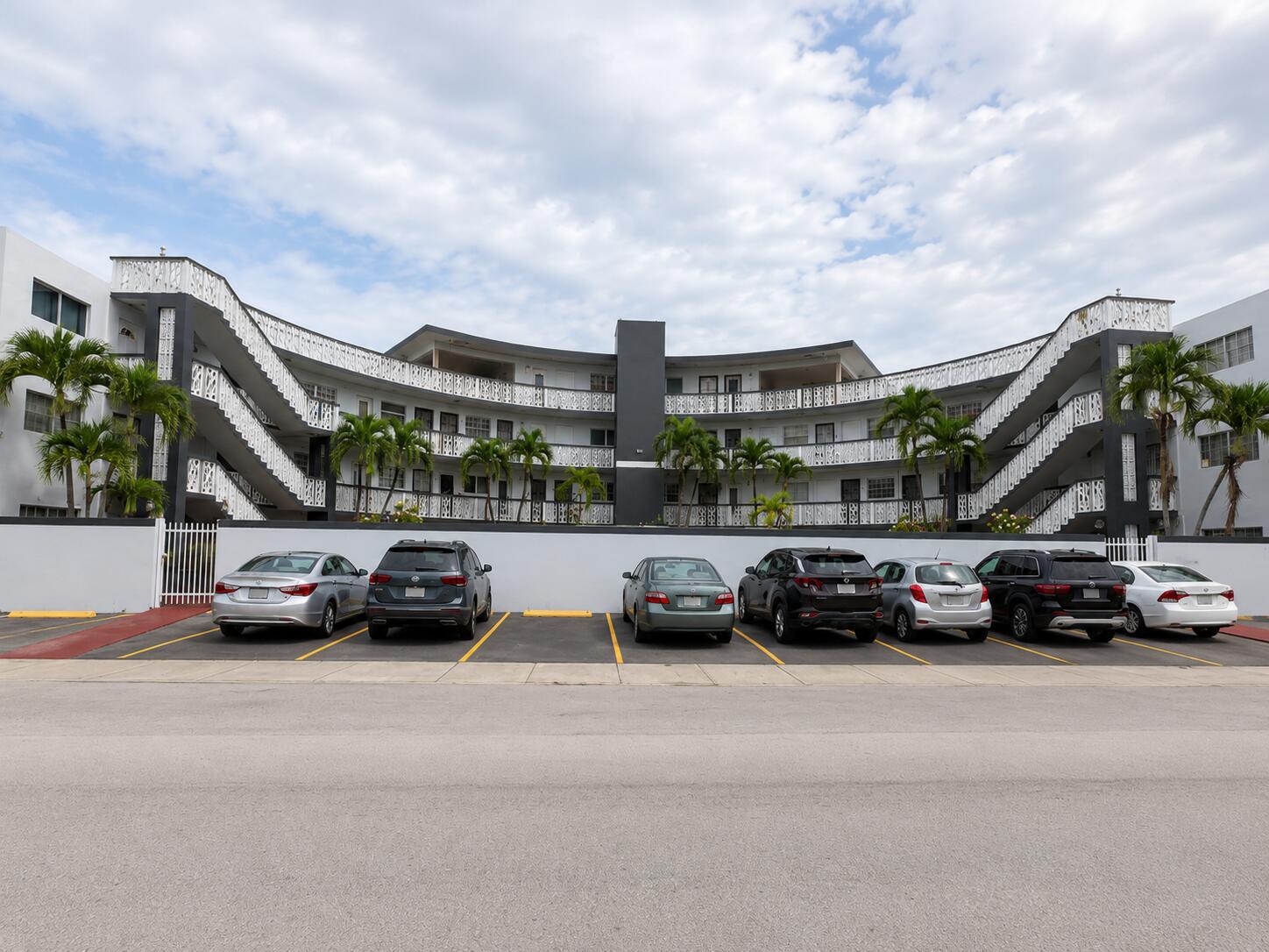CAROLYNN TOWNHOUSE CONDO - Residential