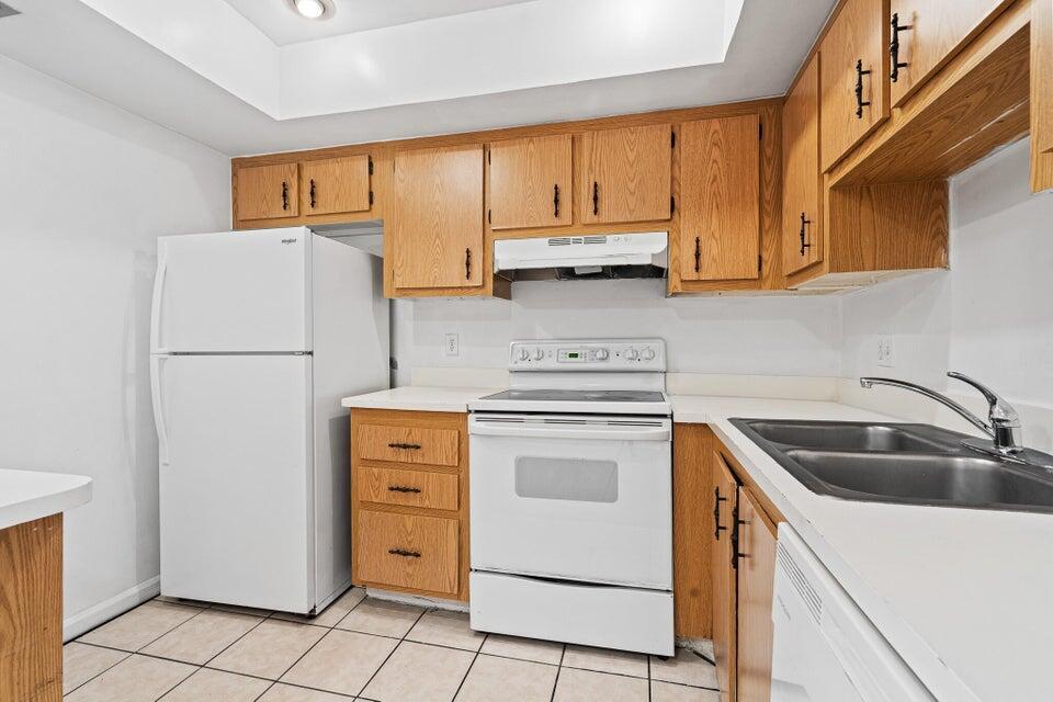 OAK COURT CONDO - Residential