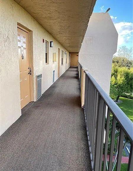 ROLLING HILLS GOLF AND - Residential