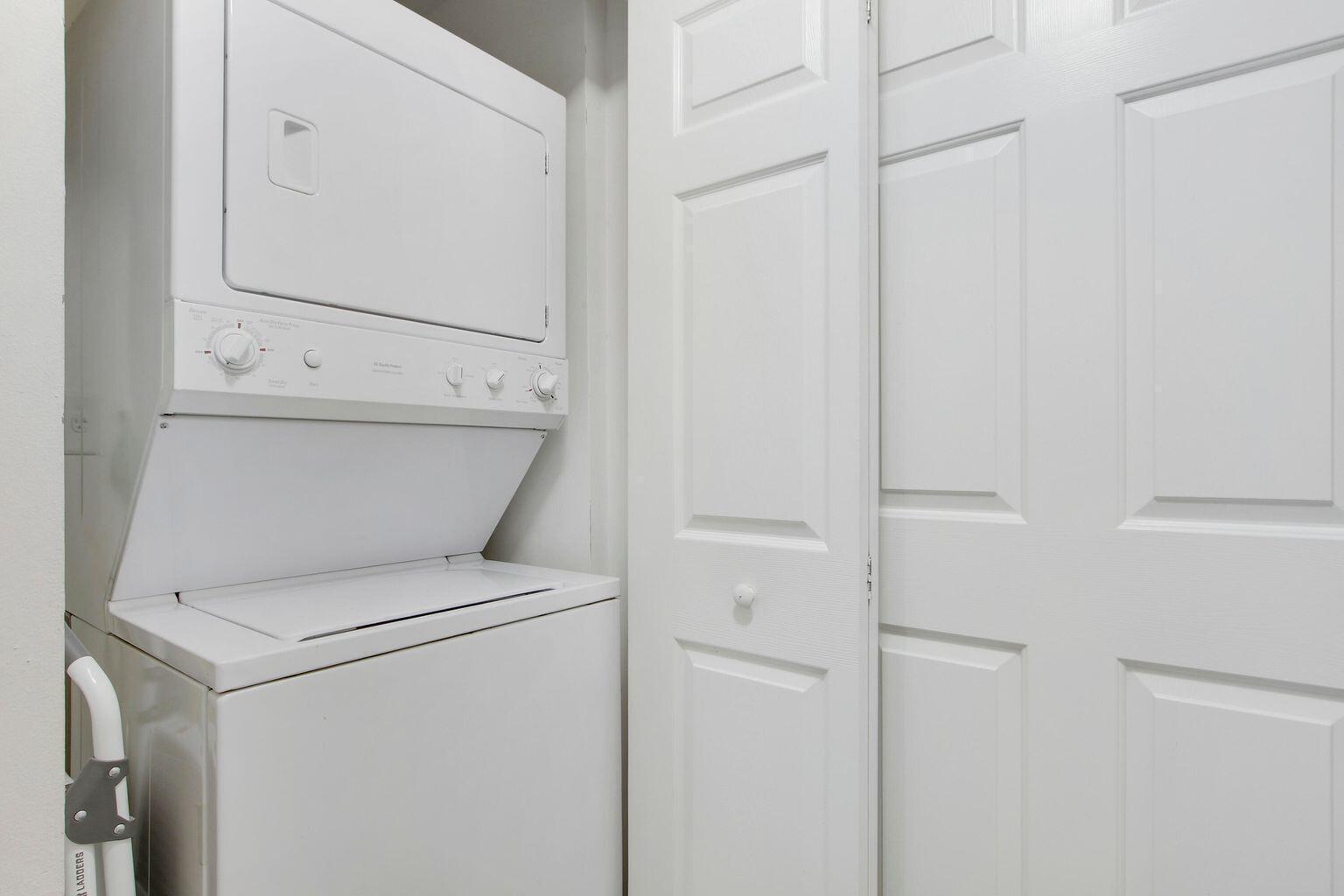 MOORINGS AT LANTANA CONDO 1 - Residential Lease