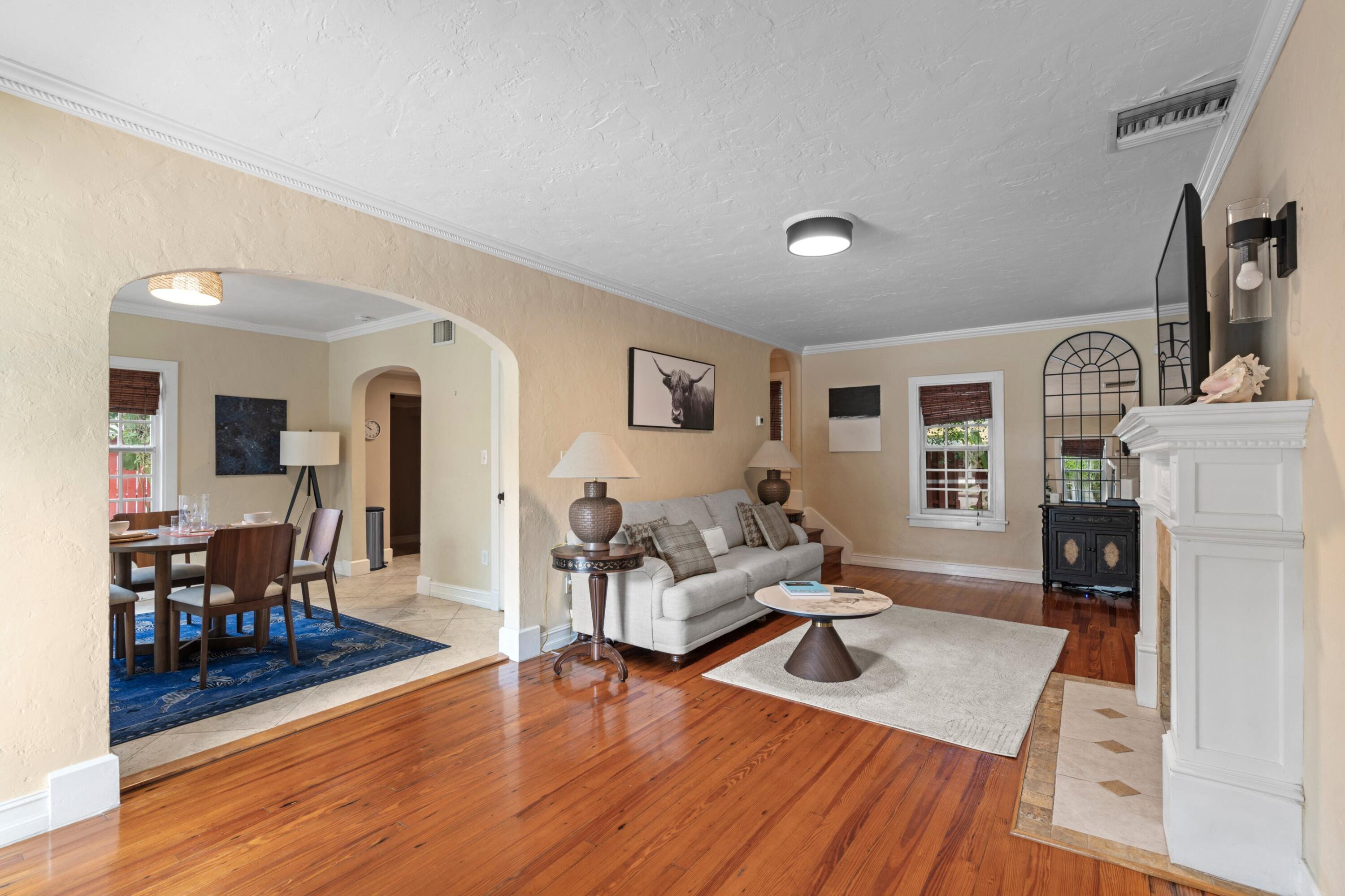SOUTH PALM BEACH ESTATES - Residential