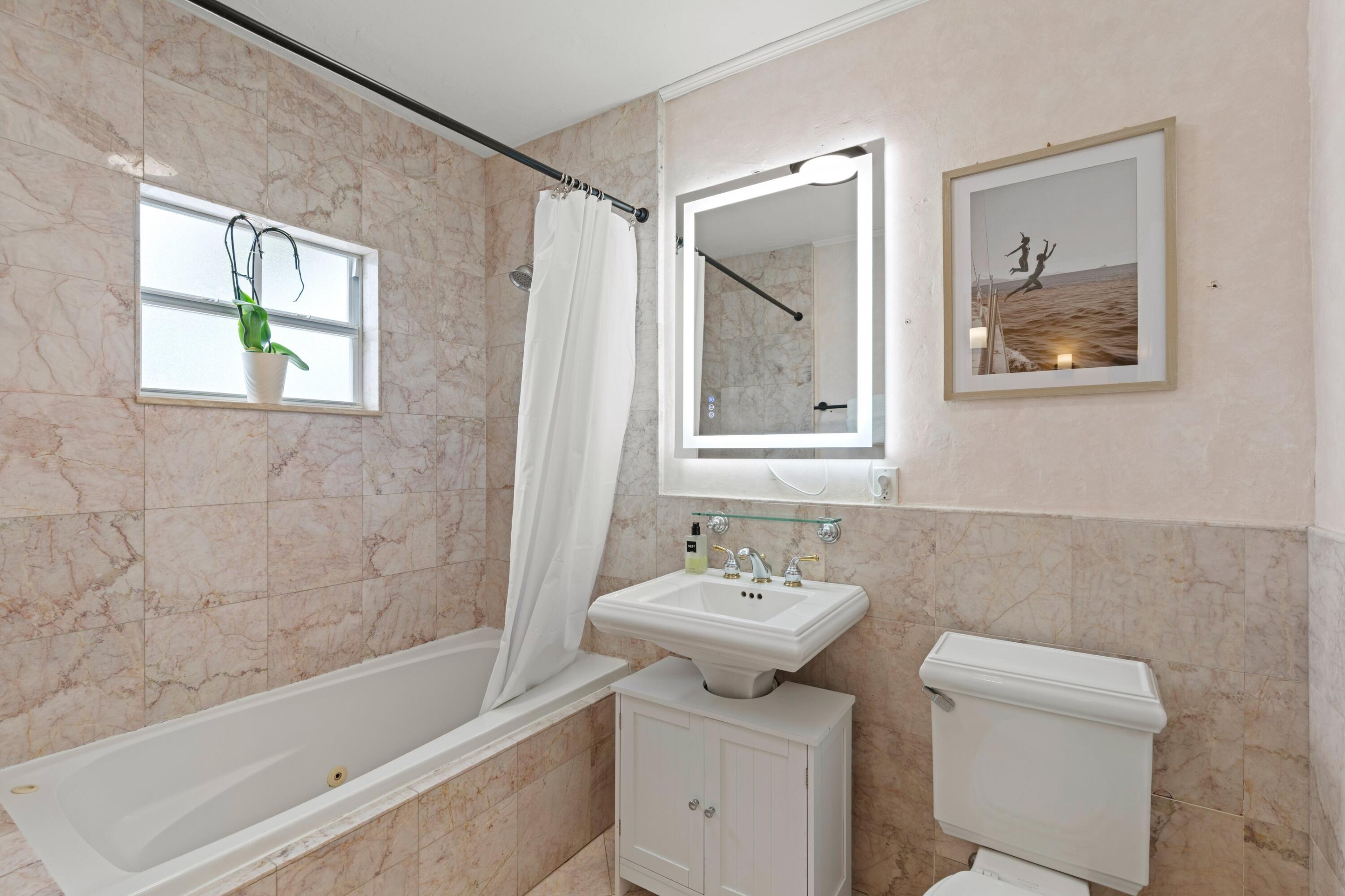 SOUTH PALM BEACH ESTATES - Residential
