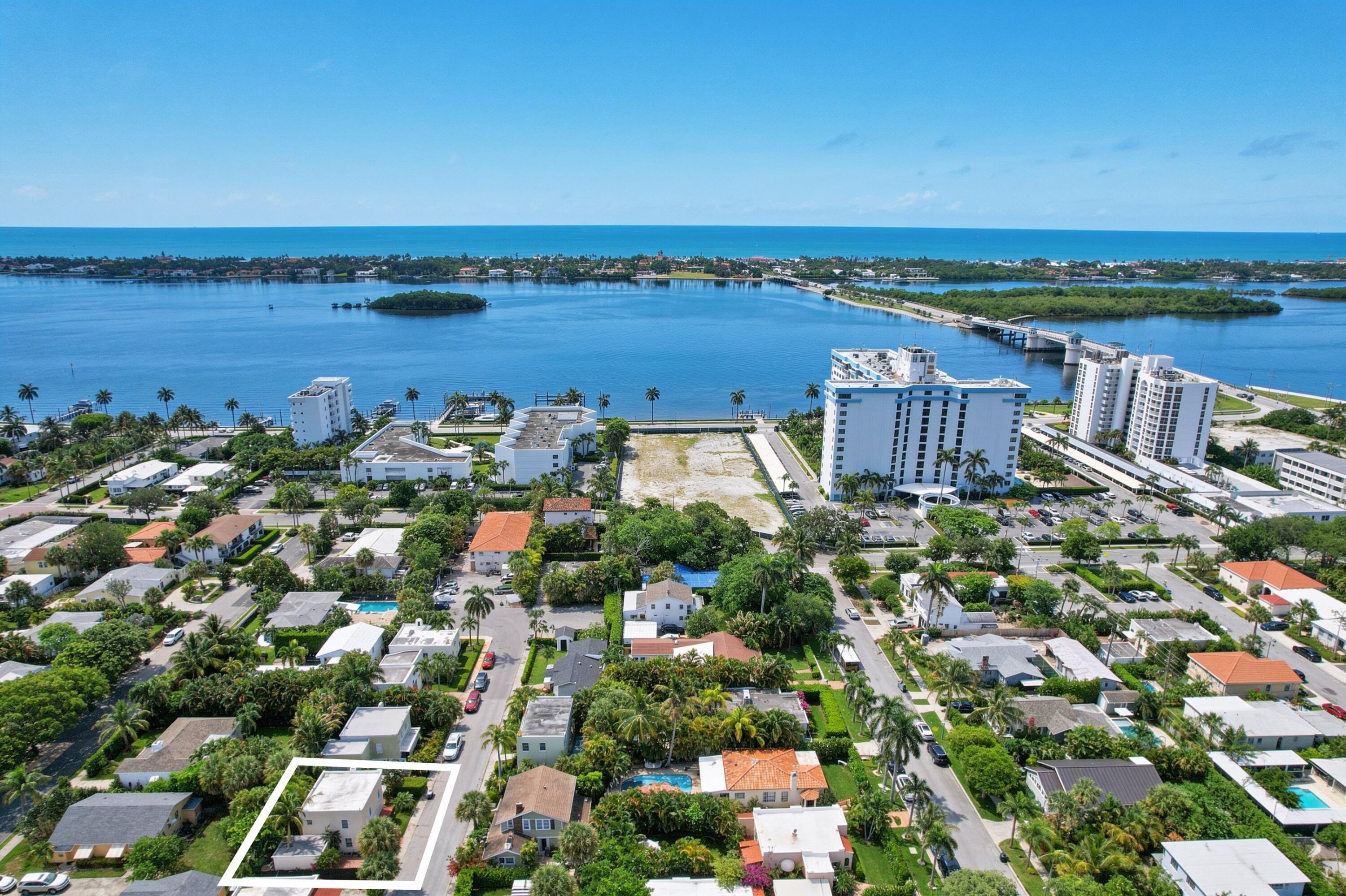 SOUTH PALM BEACH ESTATES - Residential