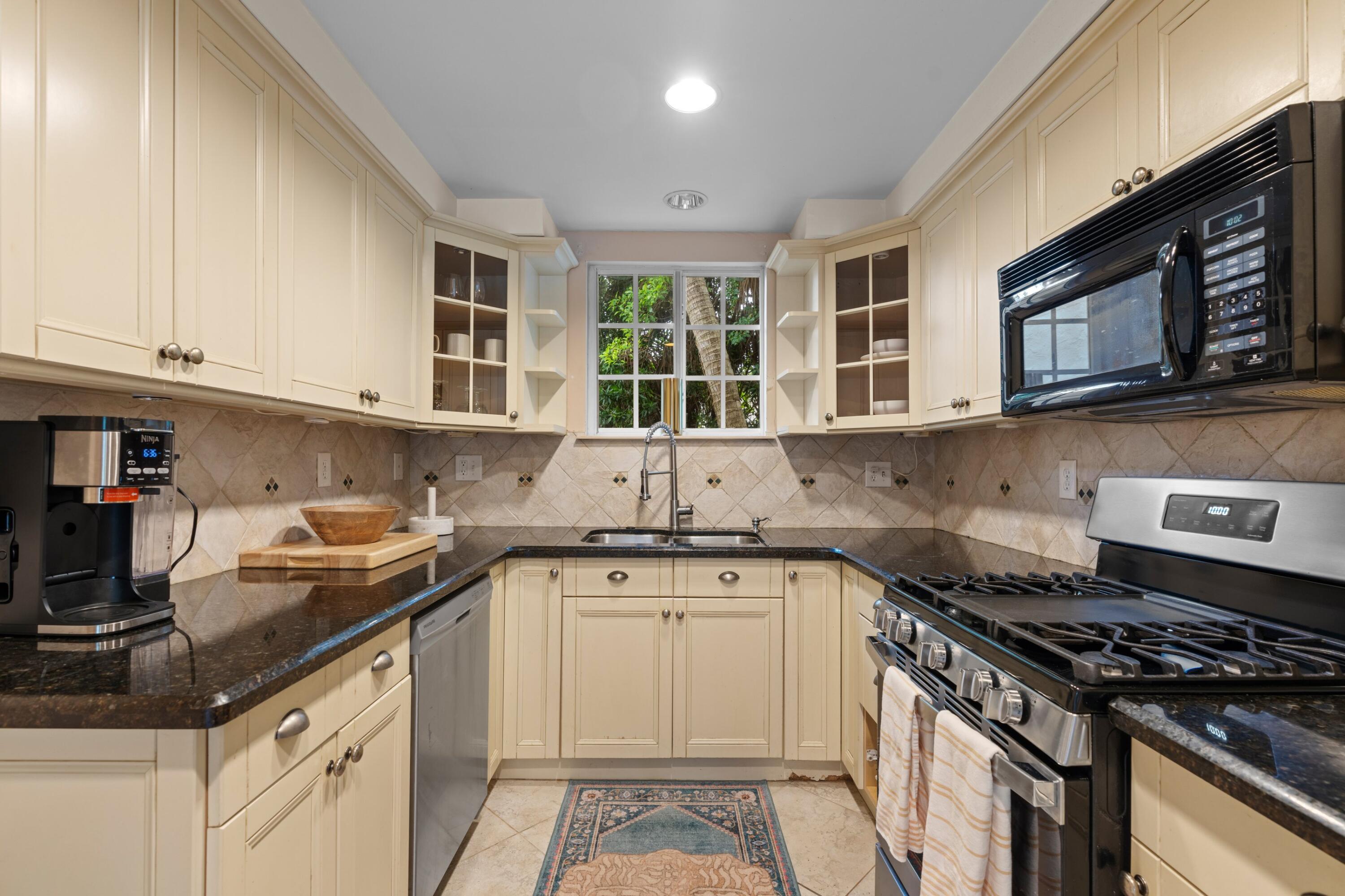 SOUTH PALM BEACH ESTATES - Residential