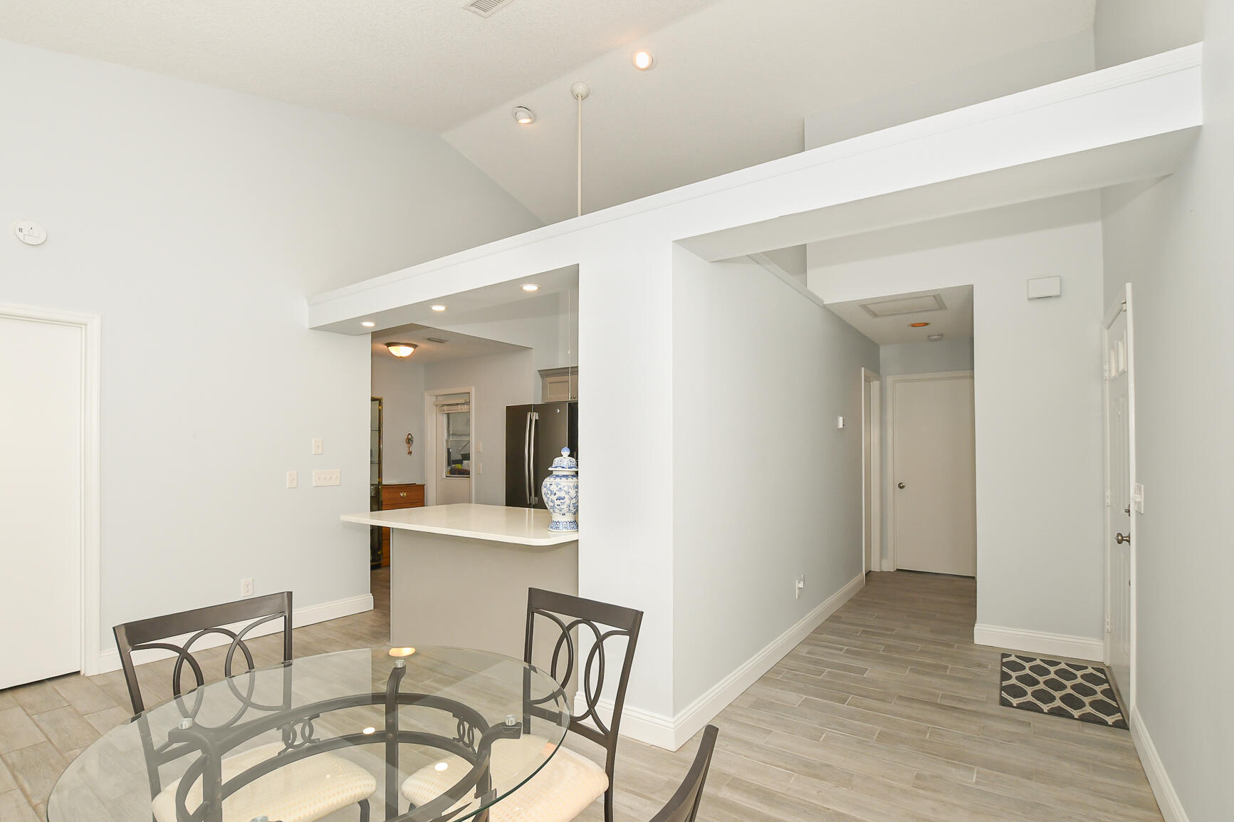 TROPICAL EAST - Residential