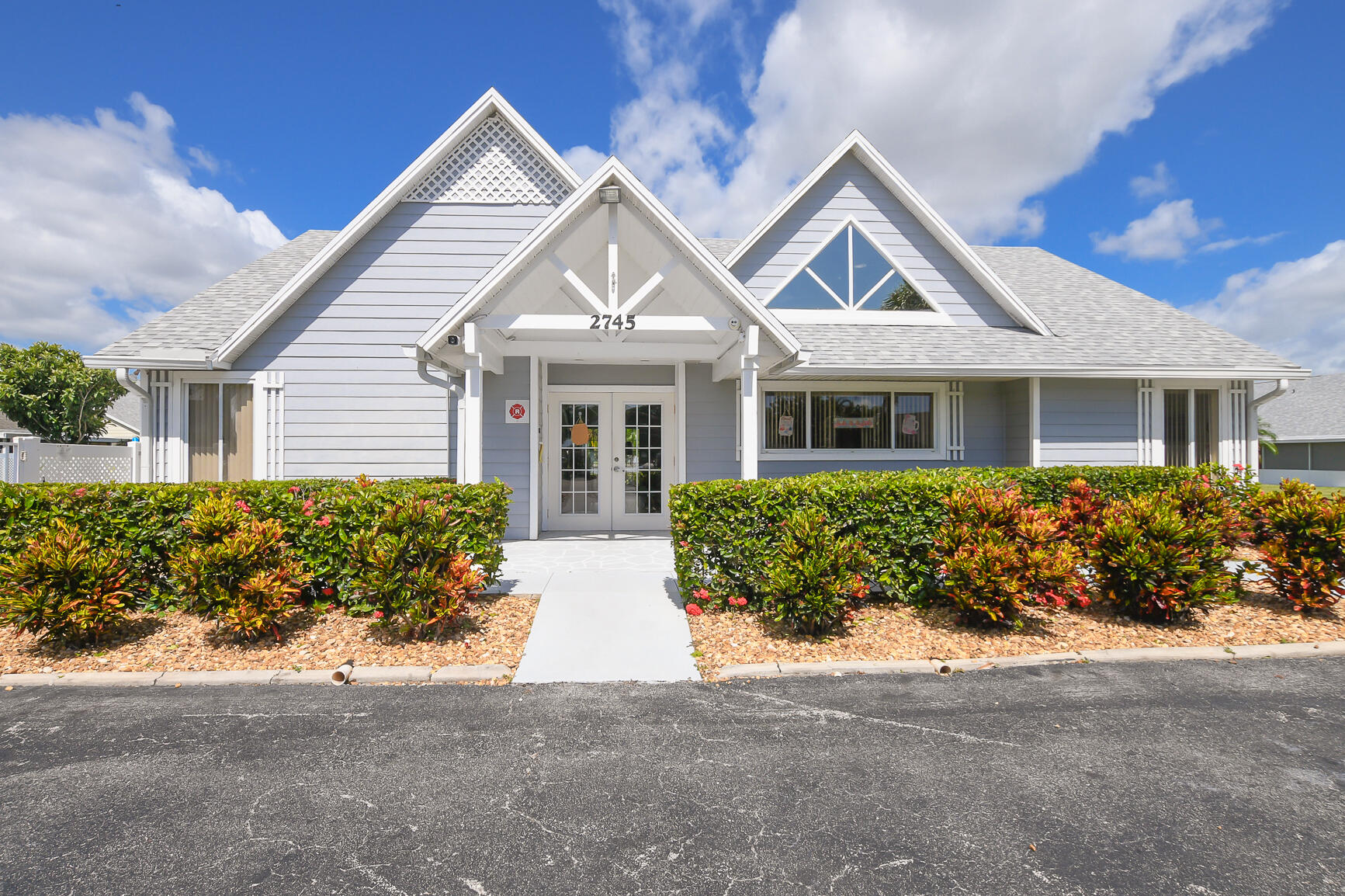 TROPICAL EAST - Residential