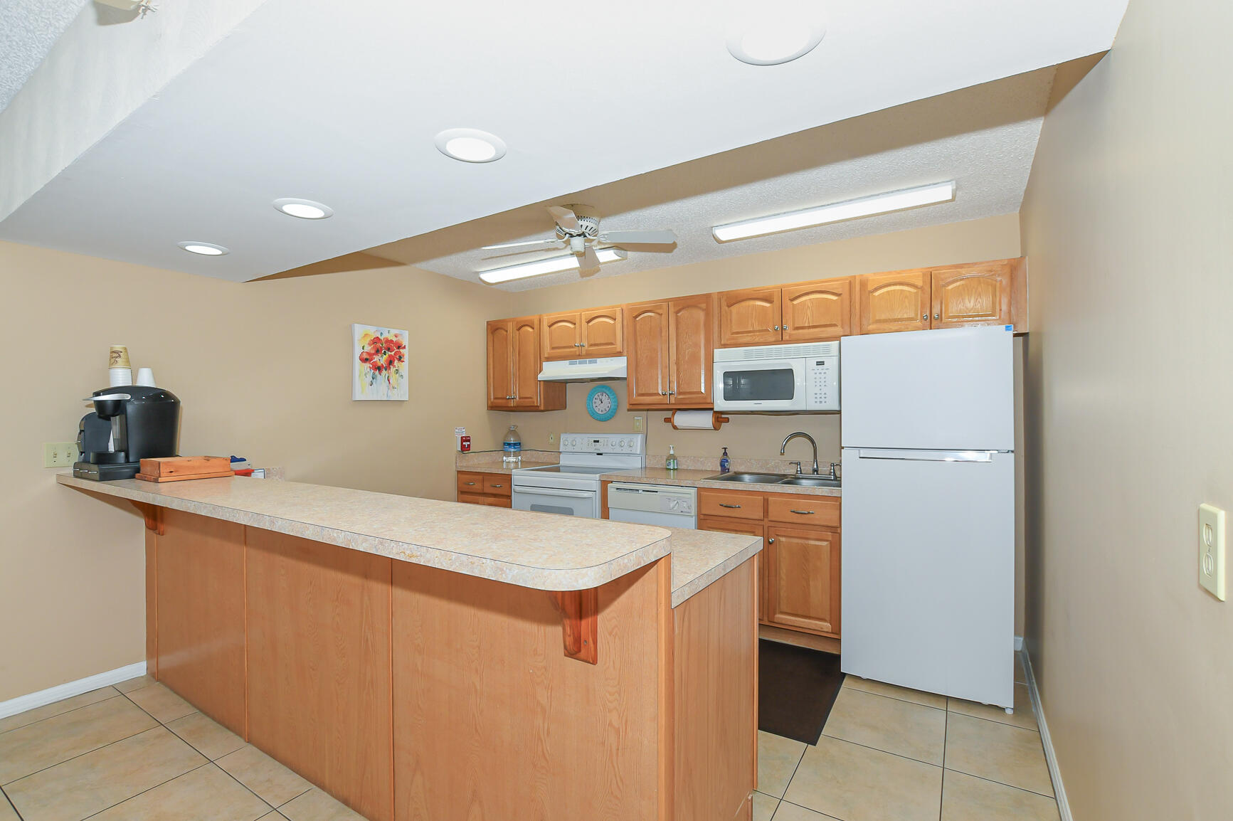 TROPICAL EAST - Residential