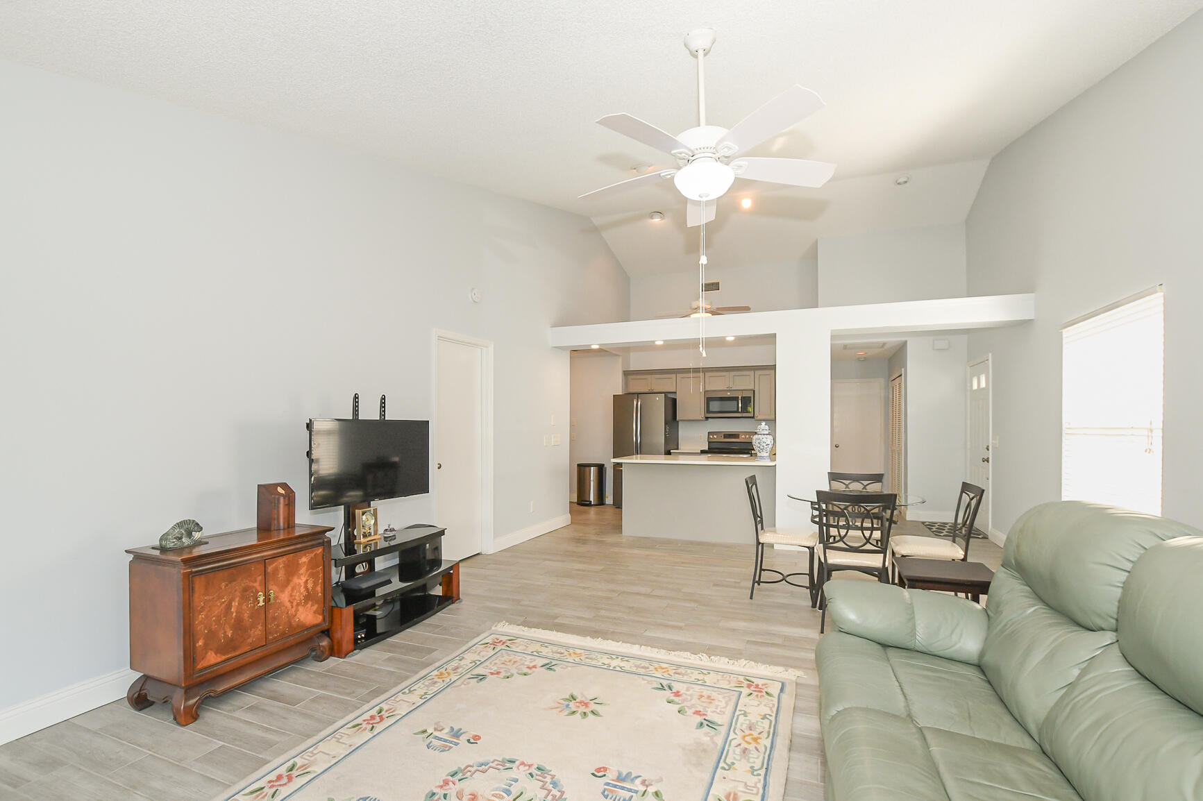 TROPICAL EAST - Residential