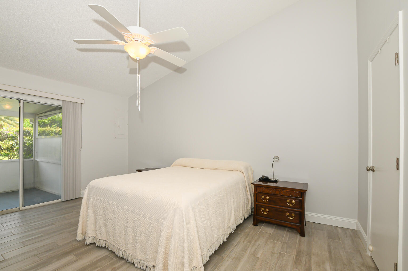 TROPICAL EAST - Residential
