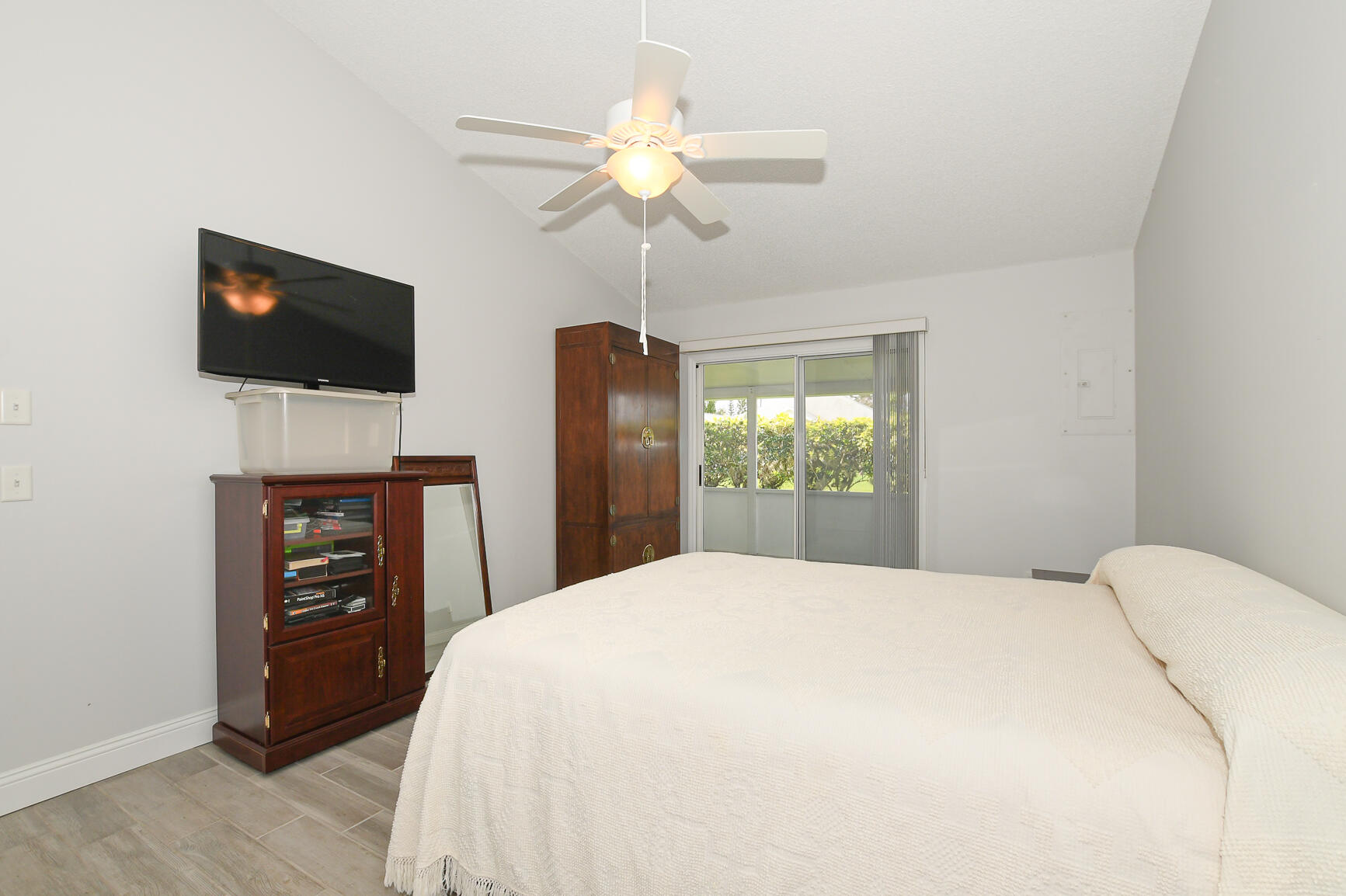 TROPICAL EAST - Residential