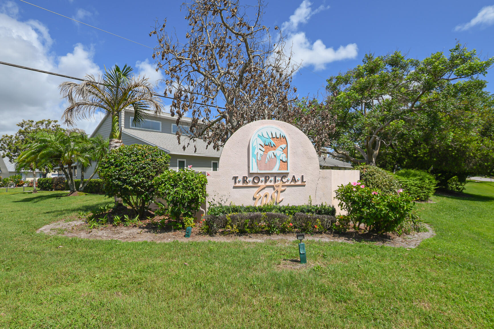 TROPICAL EAST - Residential
