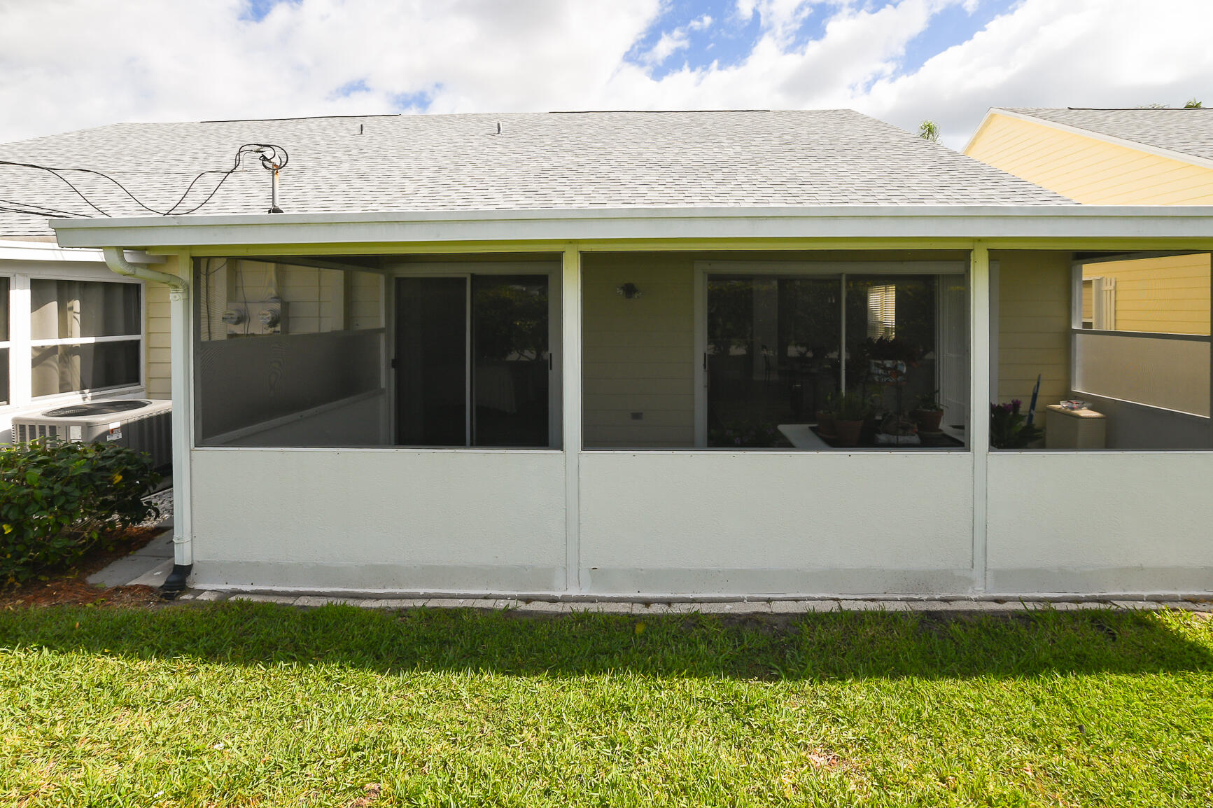 TROPICAL EAST - Residential