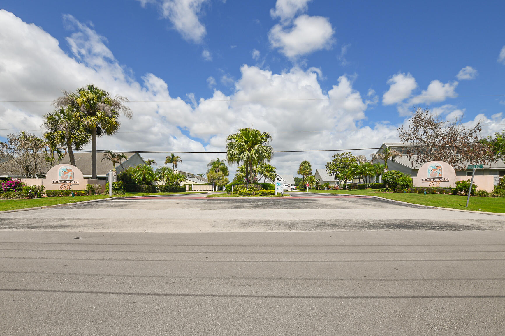 TROPICAL EAST - Residential