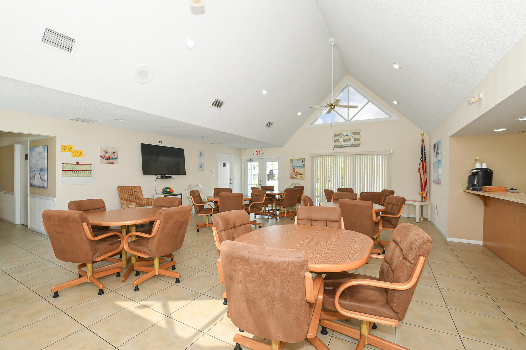 TROPICAL EAST - Residential