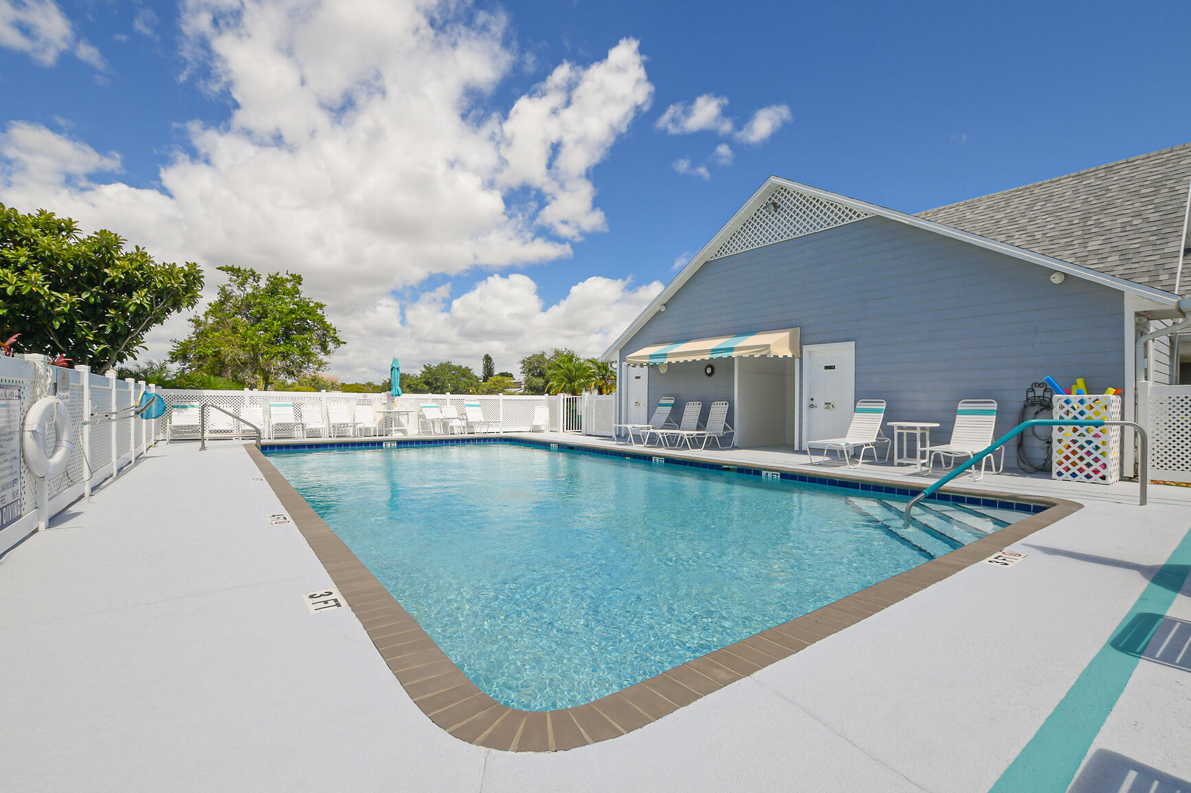 TROPICAL EAST - Residential