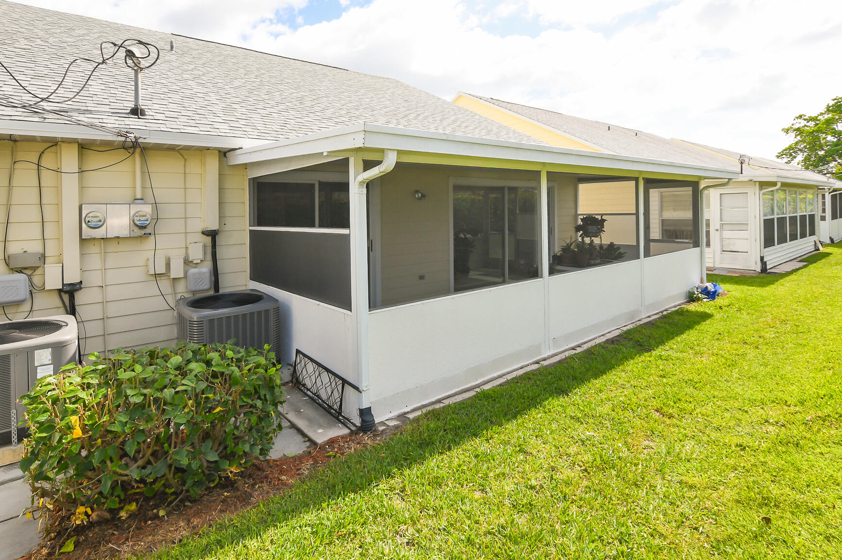 TROPICAL EAST - Residential