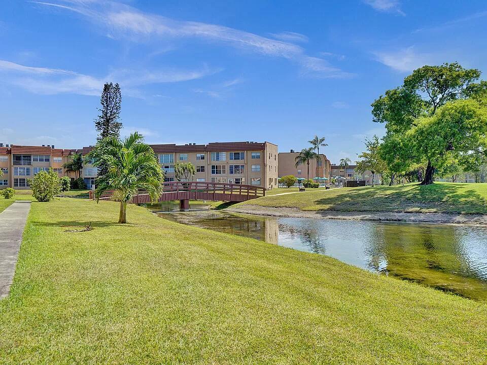Sunrise Lakes 86 Condo - Residential