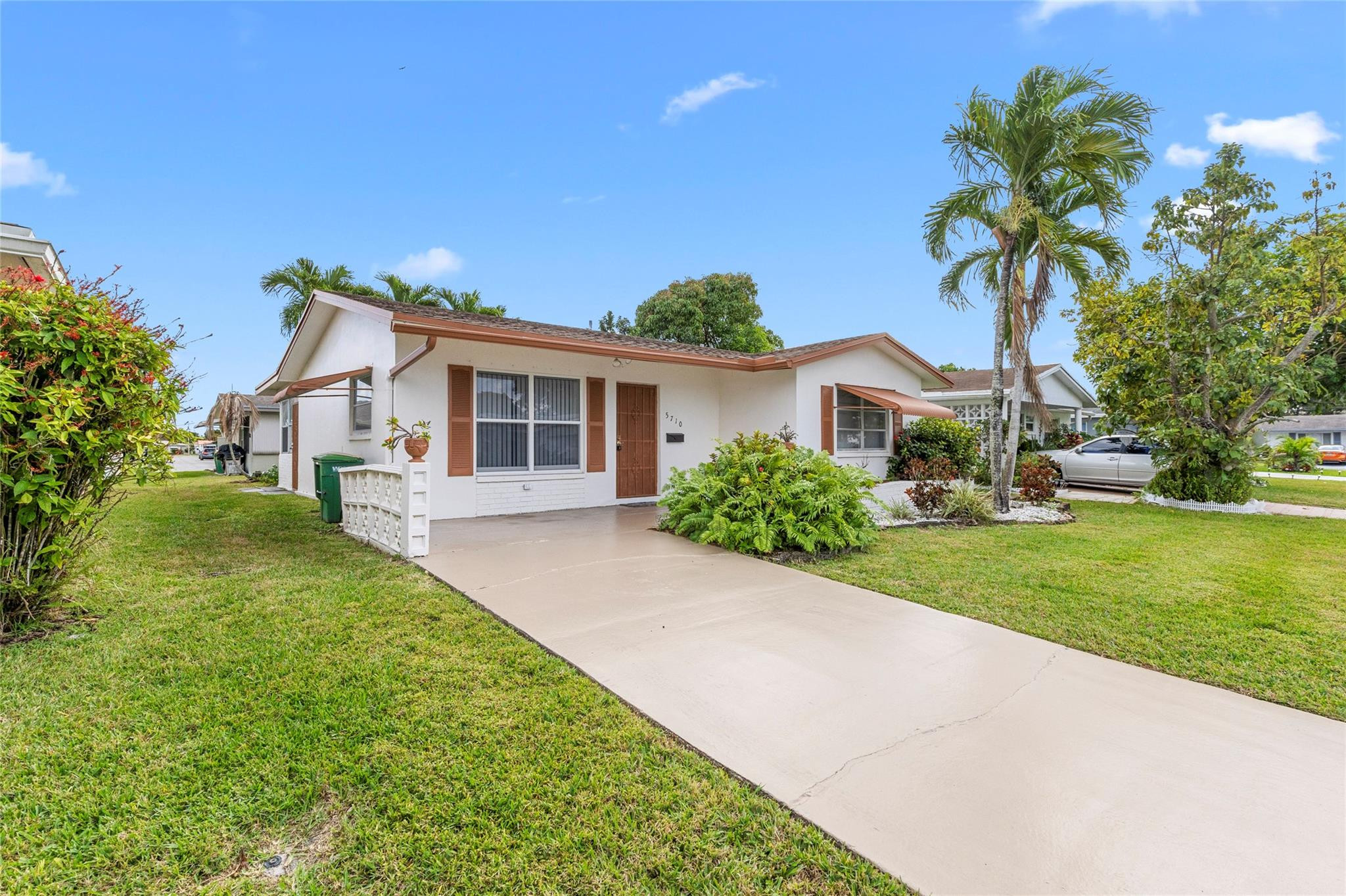 PRICED TO SELL! BELOW MARKET OFFERING. Well kept 2 bedroom 1.5 bath single family home in a convenient location near University Drive. The 55+ active adult community where residents enjoy a clubhouse, pool, and many vibrant social events monthly. All set in a welcoming neighborhood setting. This home has brand new appliance's, A/C unit, water heater and fresh paint inside and out. Ample storage in the walk in master closet and separate large linen closet.. All porcelain wood look ceramic tile floors make maintenance and clean up a breeze and a warmth for the house. Association has fees of $86.00 a month.