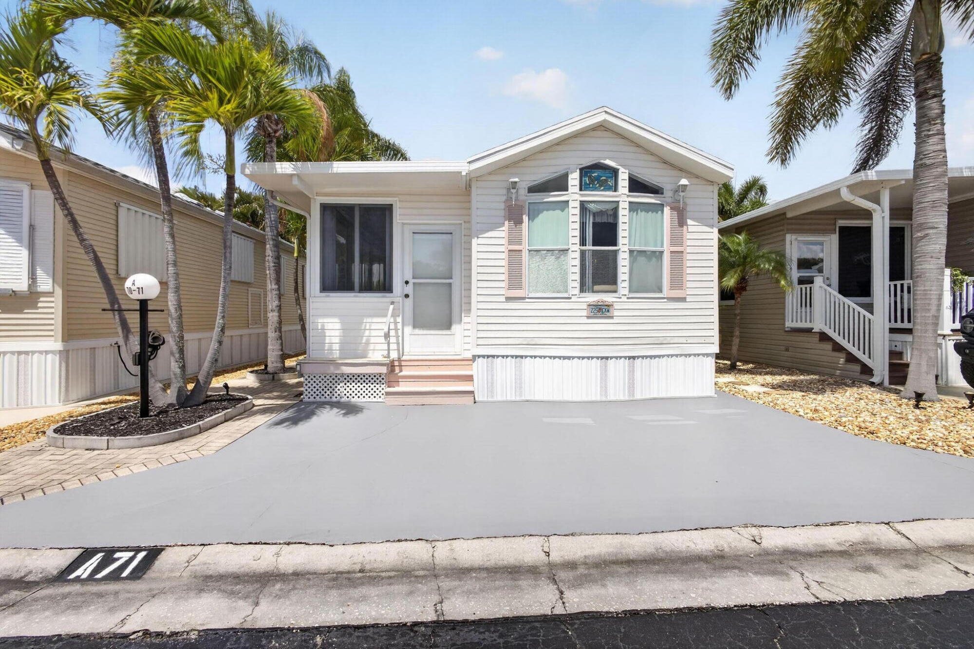 Juno Ocean Walk - Residential