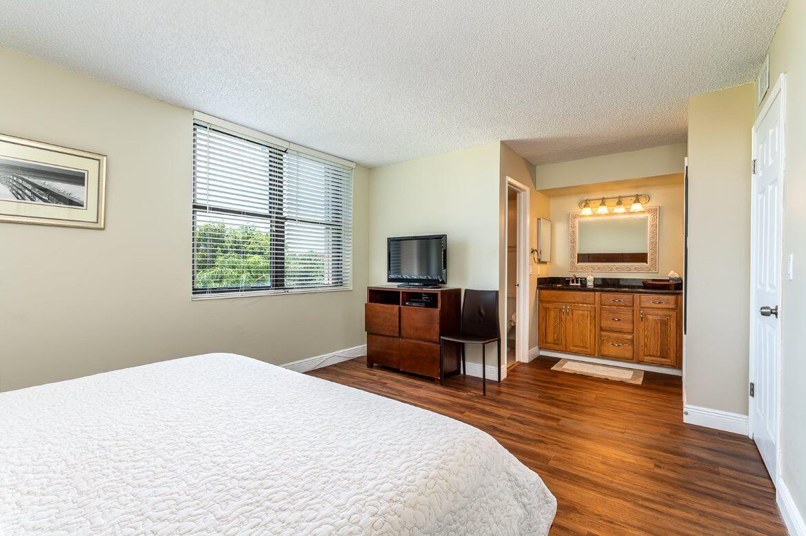 LAVERS DELRAY RACQUET CLUB CONDO - Residential Lease