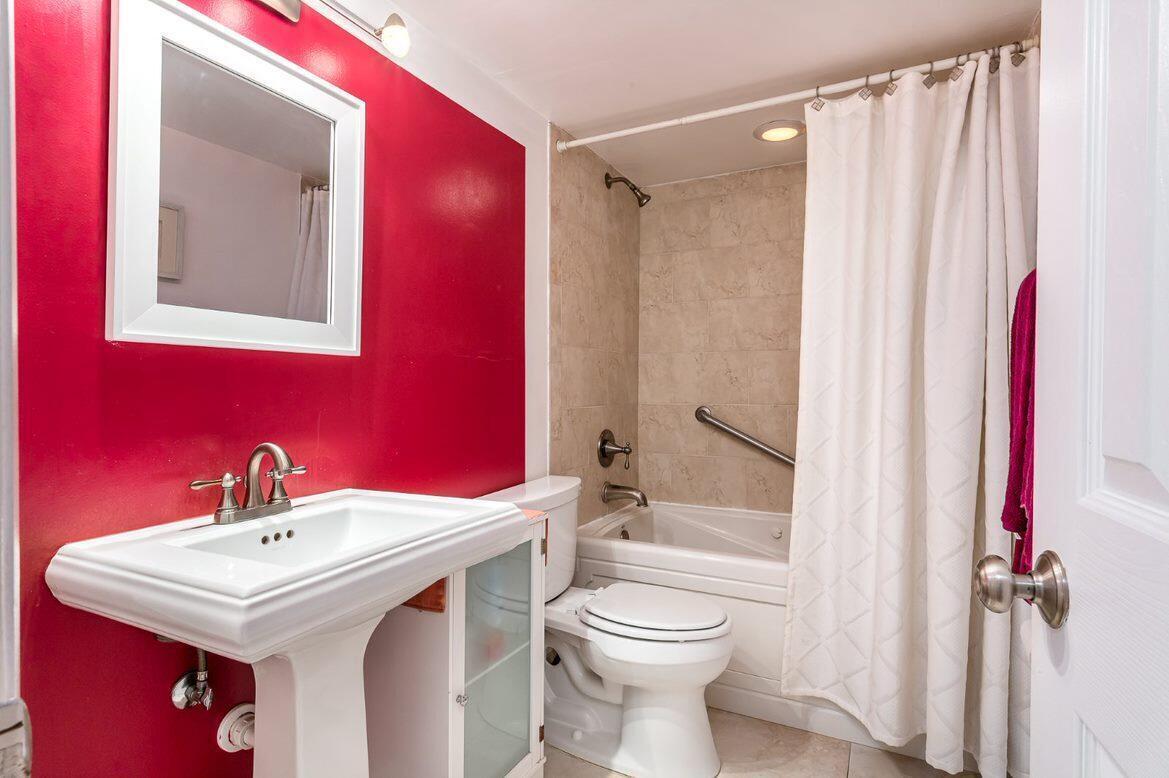 LAVERS DELRAY RACQUET CLUB CONDO - Residential Lease