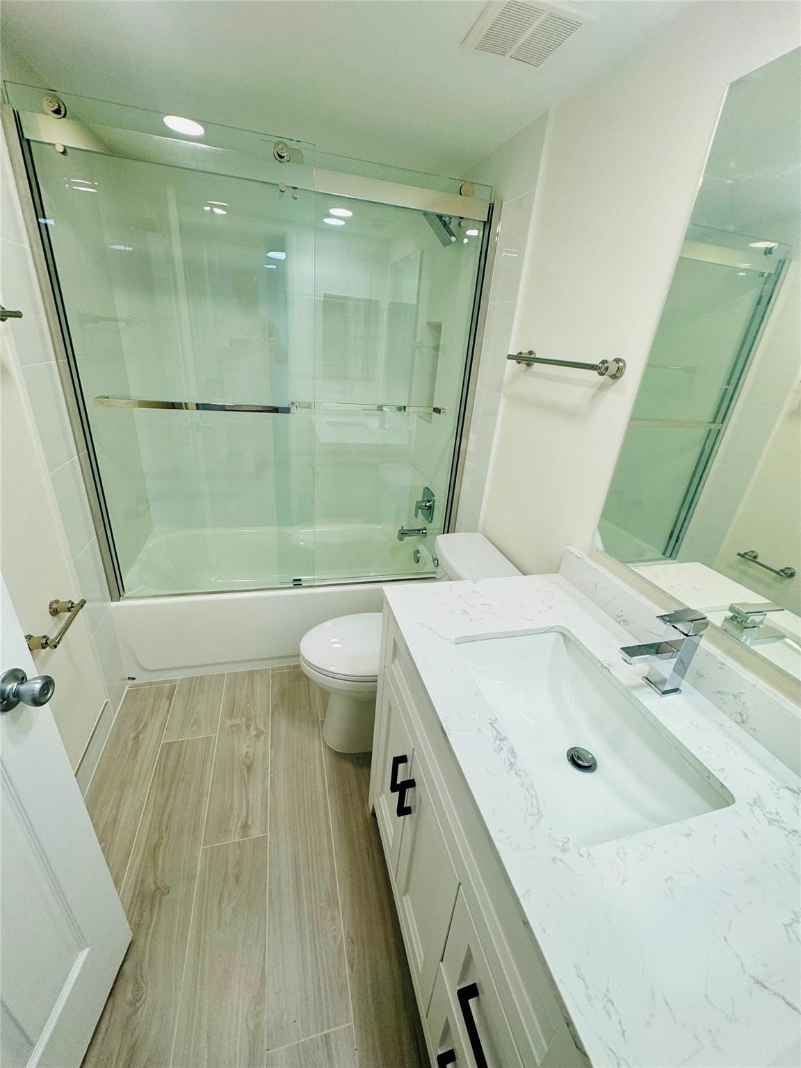 RACQUET CLUB - Residential Lease