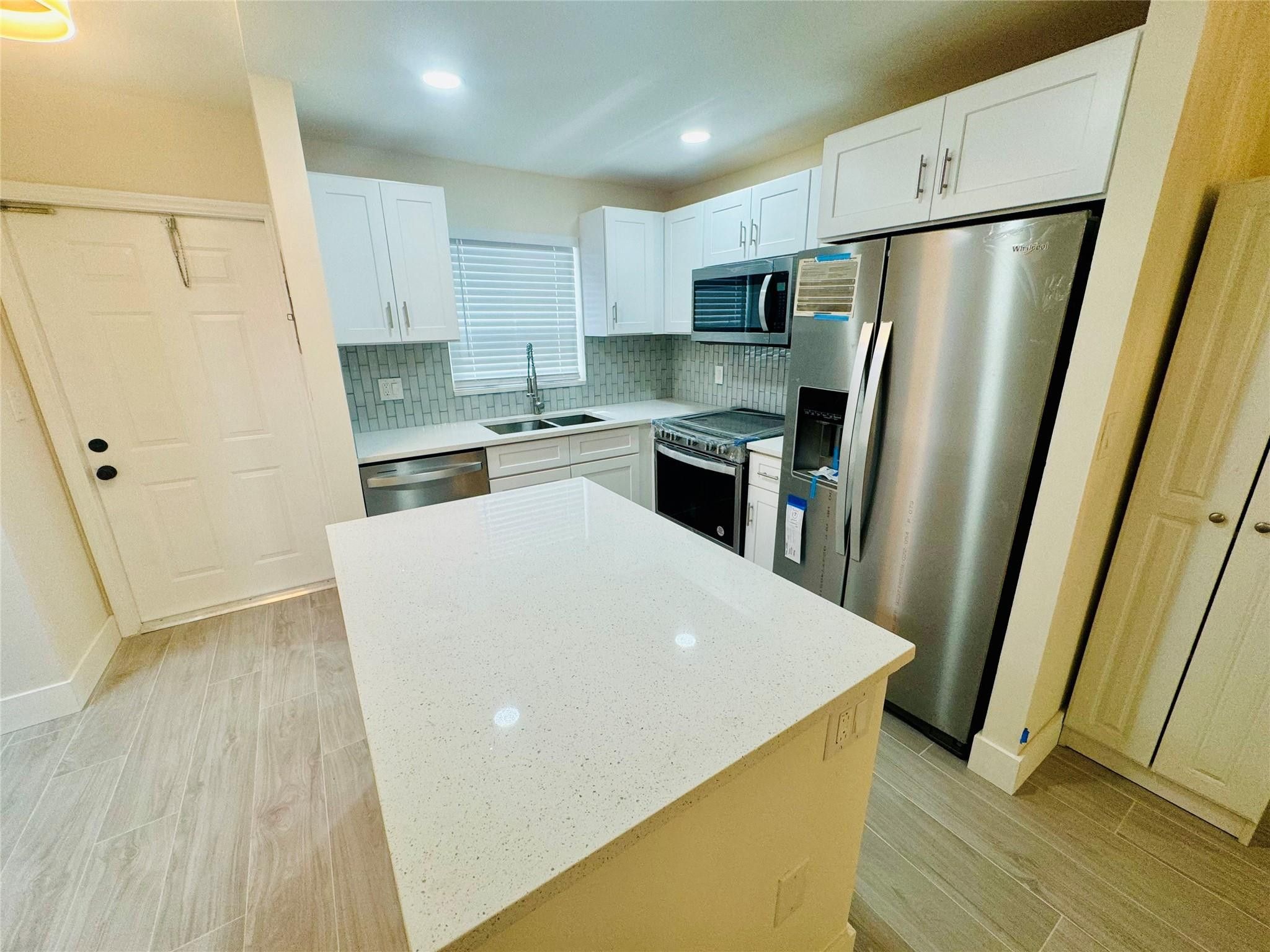 RACQUET CLUB - Residential Lease