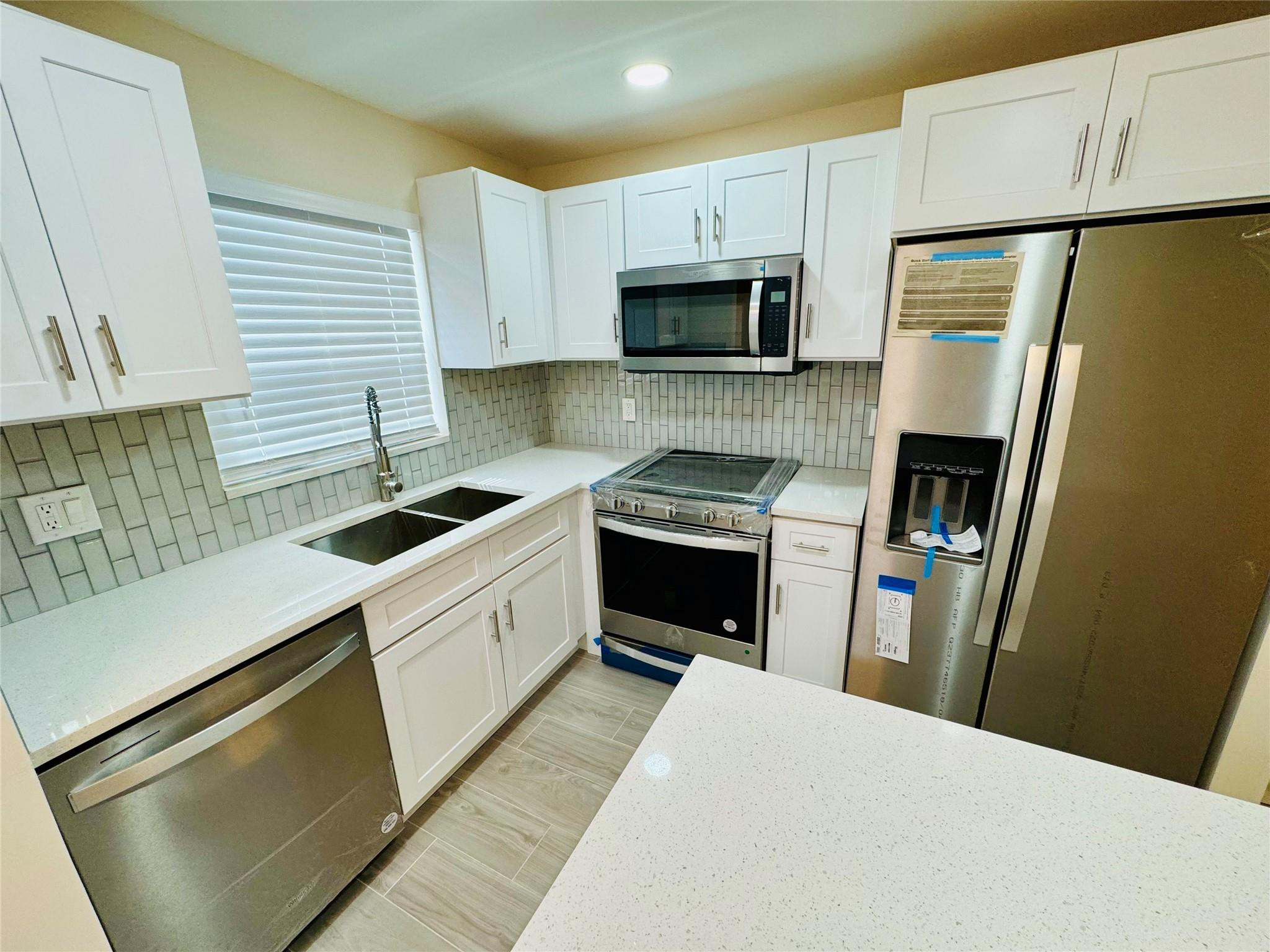 RACQUET CLUB - Residential Lease