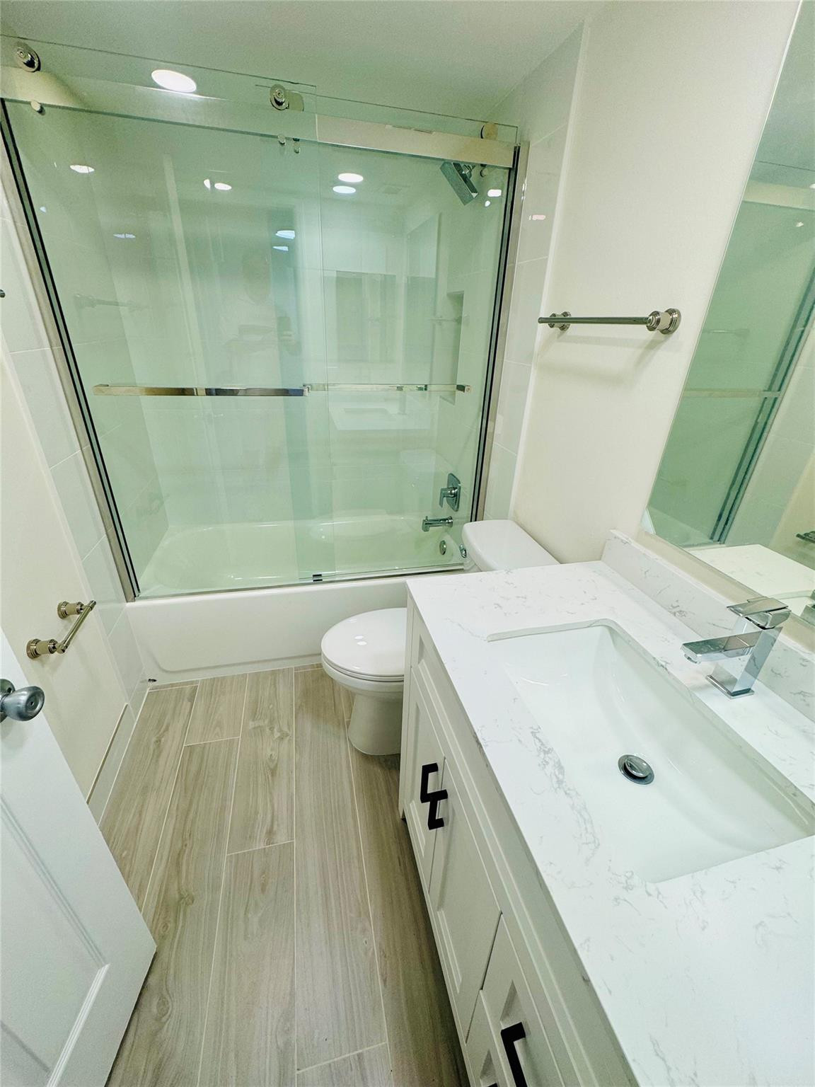 RACQUET CLUB - Residential Lease