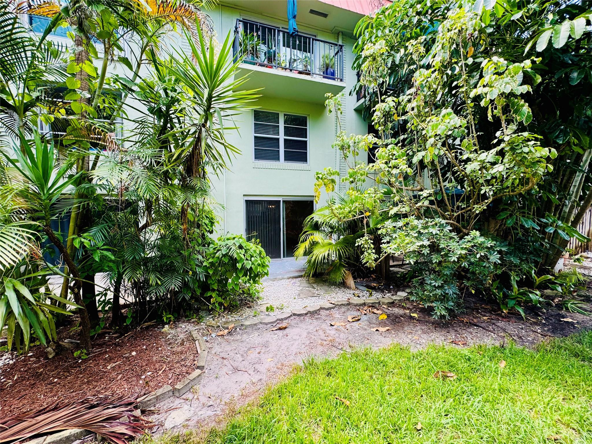 RACQUET CLUB - Residential Lease