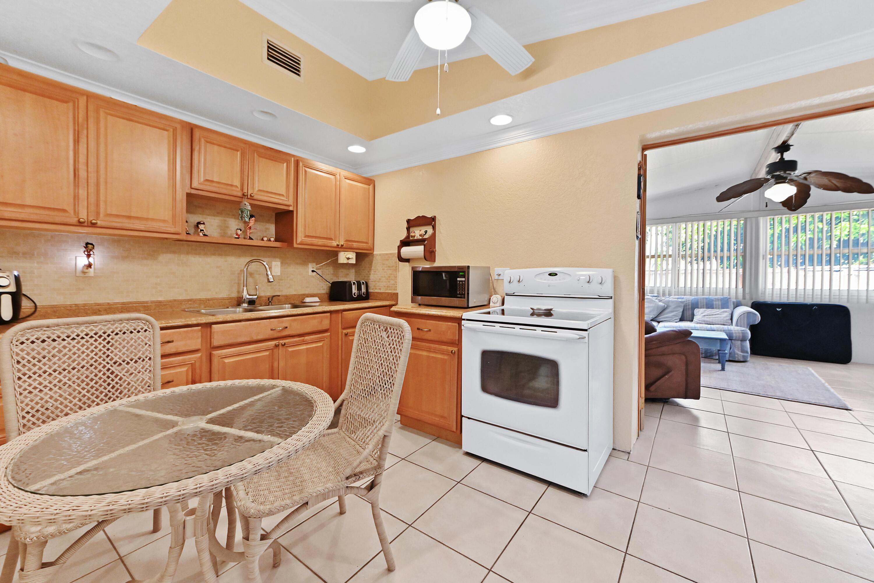 SEMINOLE MANOR 2 - Residential
