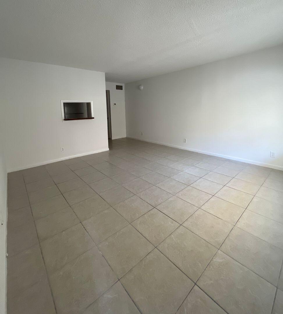 PALM BEACH LAKES SOUTH - Residential Lease