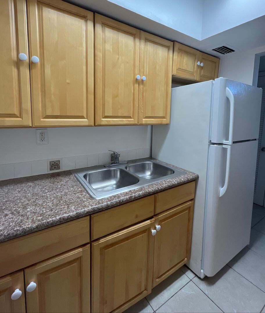 PALM BEACH LAKES SOUTH - Residential Lease