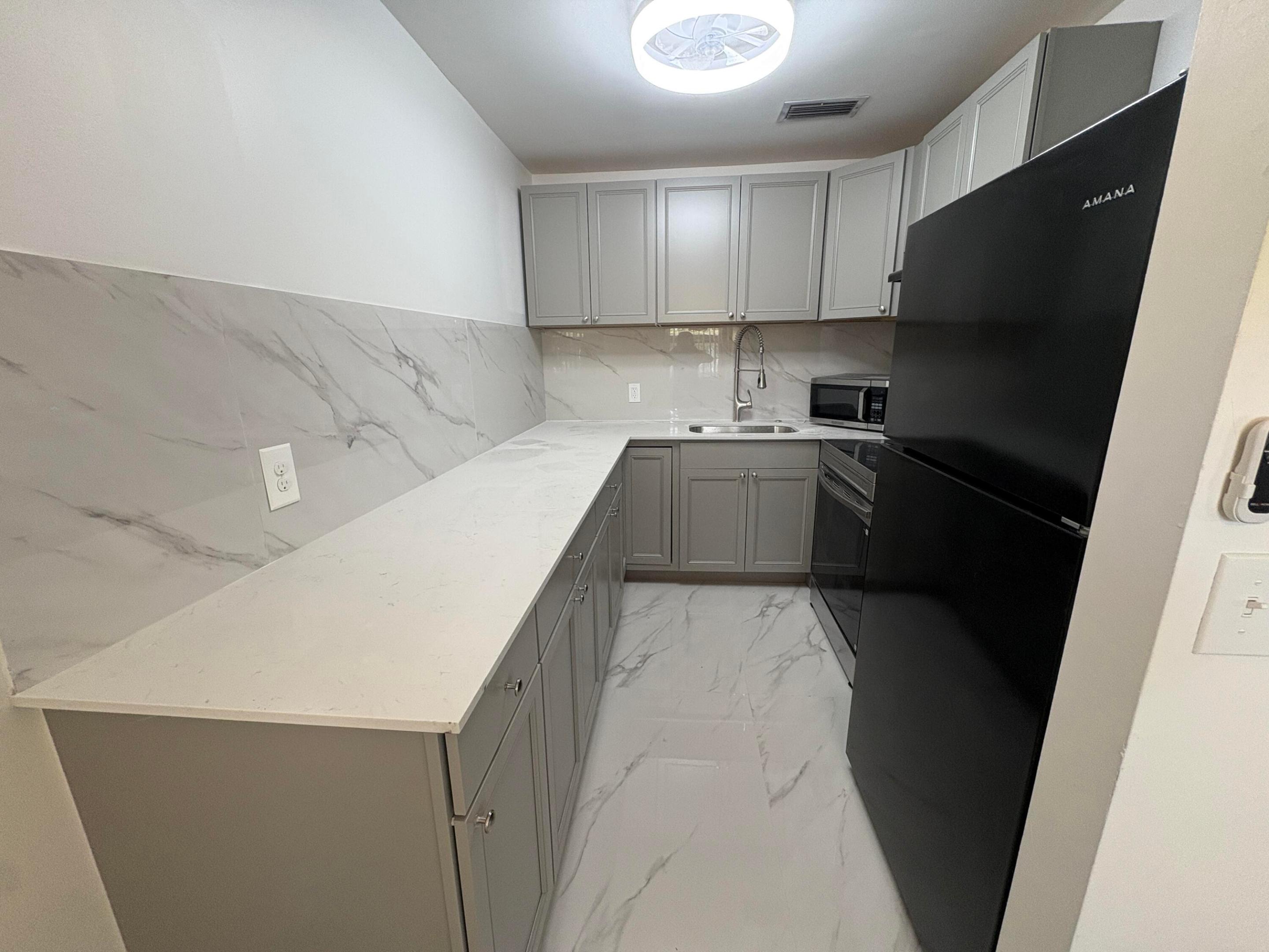 CENTURY VILLAGE / SUSSEX CONDO - Residential Lease