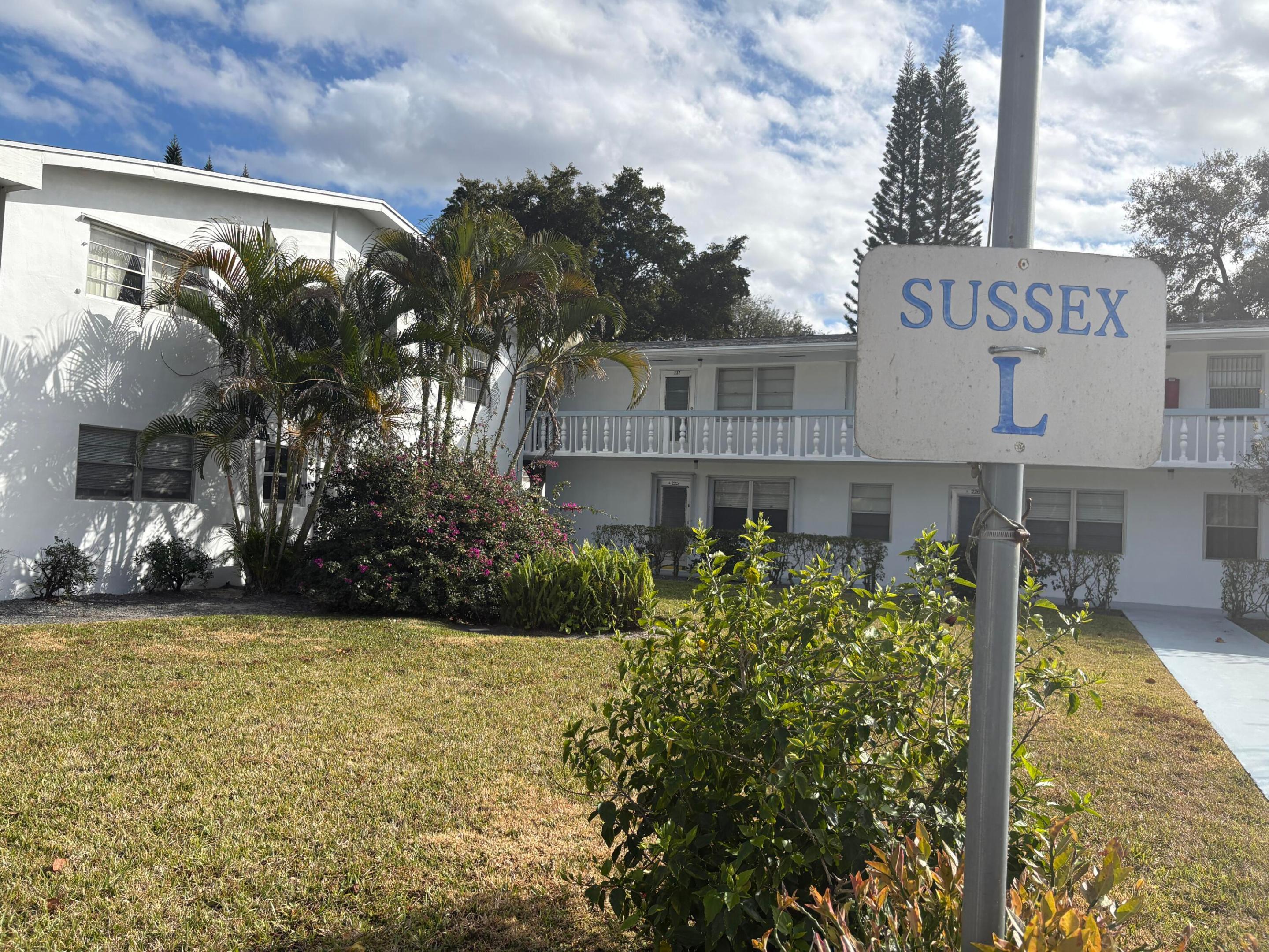 CENTURY VILLAGE / SUSSEX CONDO - Residential Lease